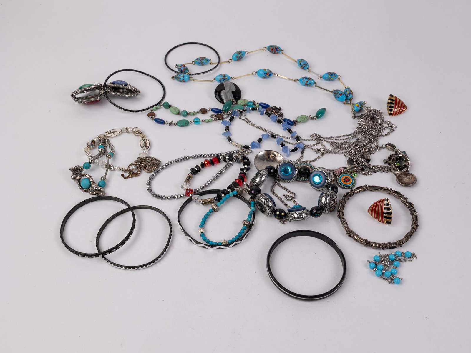 Assortment of Costume Jewelry: Assortment of Costume Jewelry Literature Brooks Auction – Online Auction Terms & Conditions Contact: (856) 694-2960 | info@brooks.auction READ BEFORE YOU BID: We want you to feel confident when