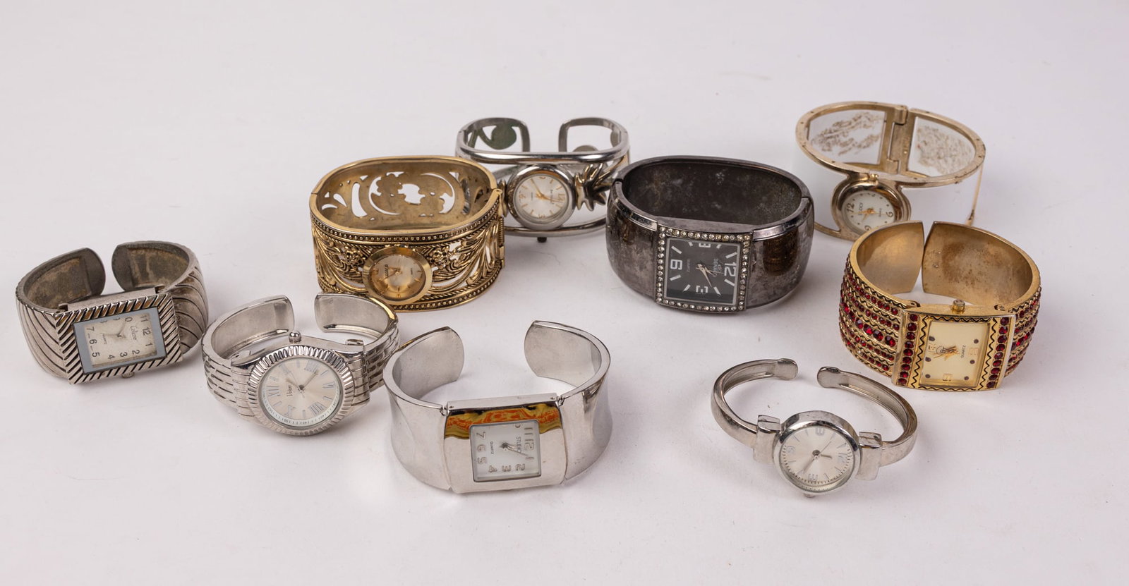 Assortment of Fashion Wristwatches: Assortment of Fashion Wristwatches Literature Brooks Auction – Online Auction Terms & Conditions Contact: (856) 694-2960 | info@brooks.auction READ BEFORE YOU BID: We want you to feel confident