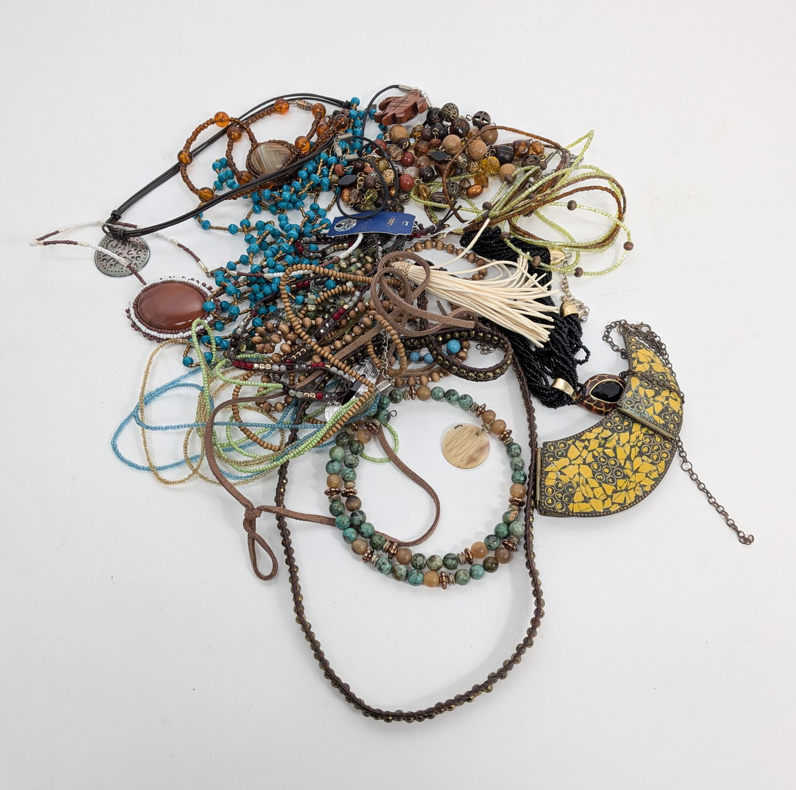 Grouping of Earthy Stone and Bead Necklaces: Grouping of Earthy Stone and Bead Necklaces Size 7" x 12" x 12" Literature Brooks Auction – Online Auction Terms & Conditions Contact: (856) 694-2960 | info@brooks.auction READ BEFORE YOU BI