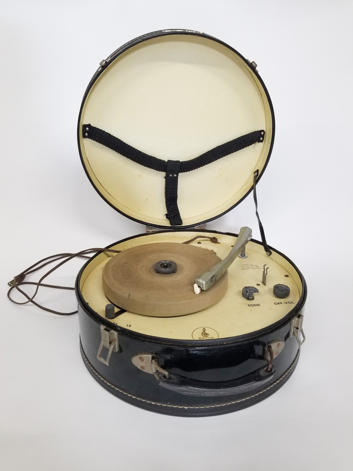 Portable Emerson Phonograph Model 892 (1 of 3)