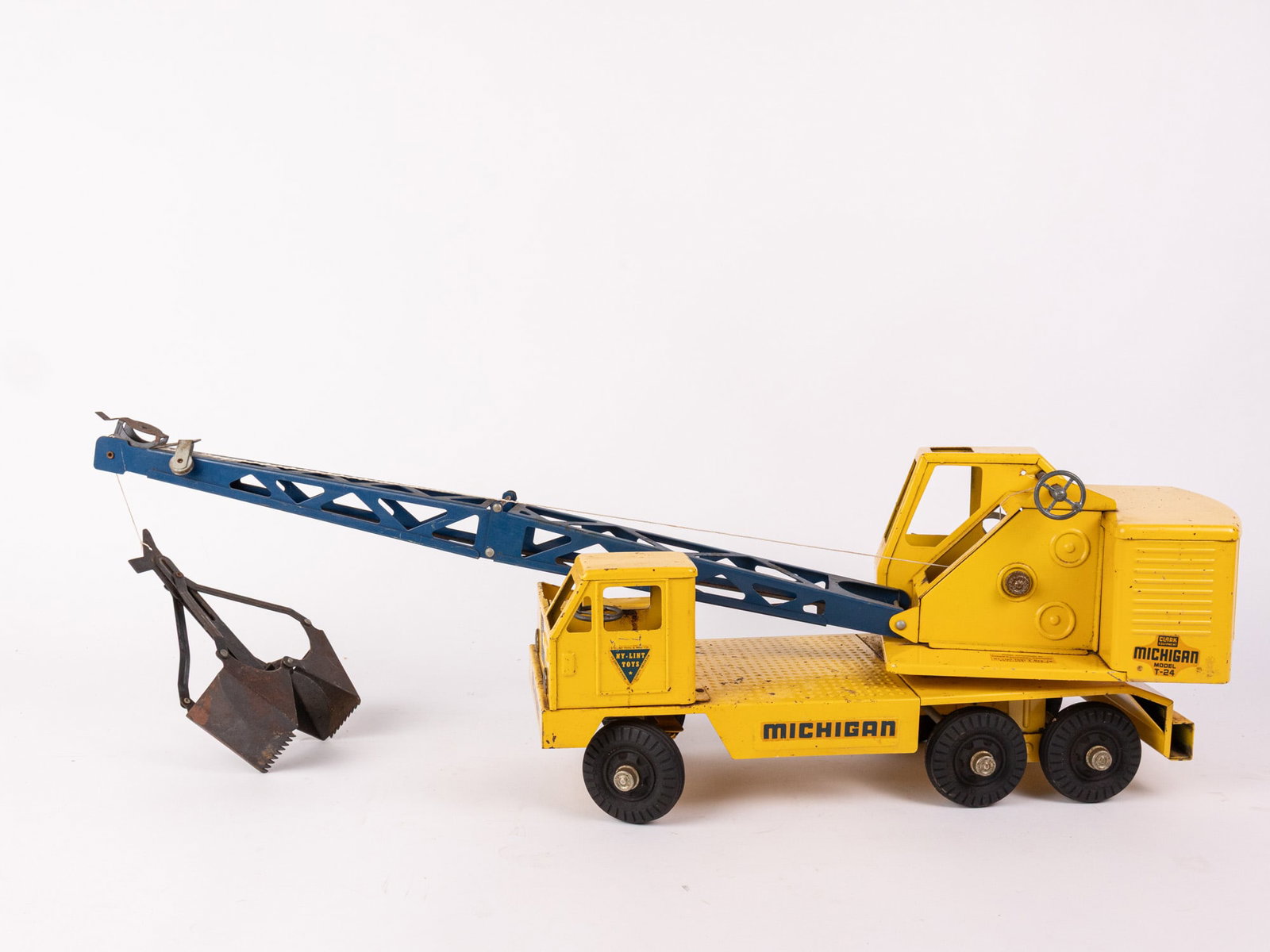 Nylint T-24 Vintage Pressed Steel Toy Shovel Crane Truck (1 of 3)