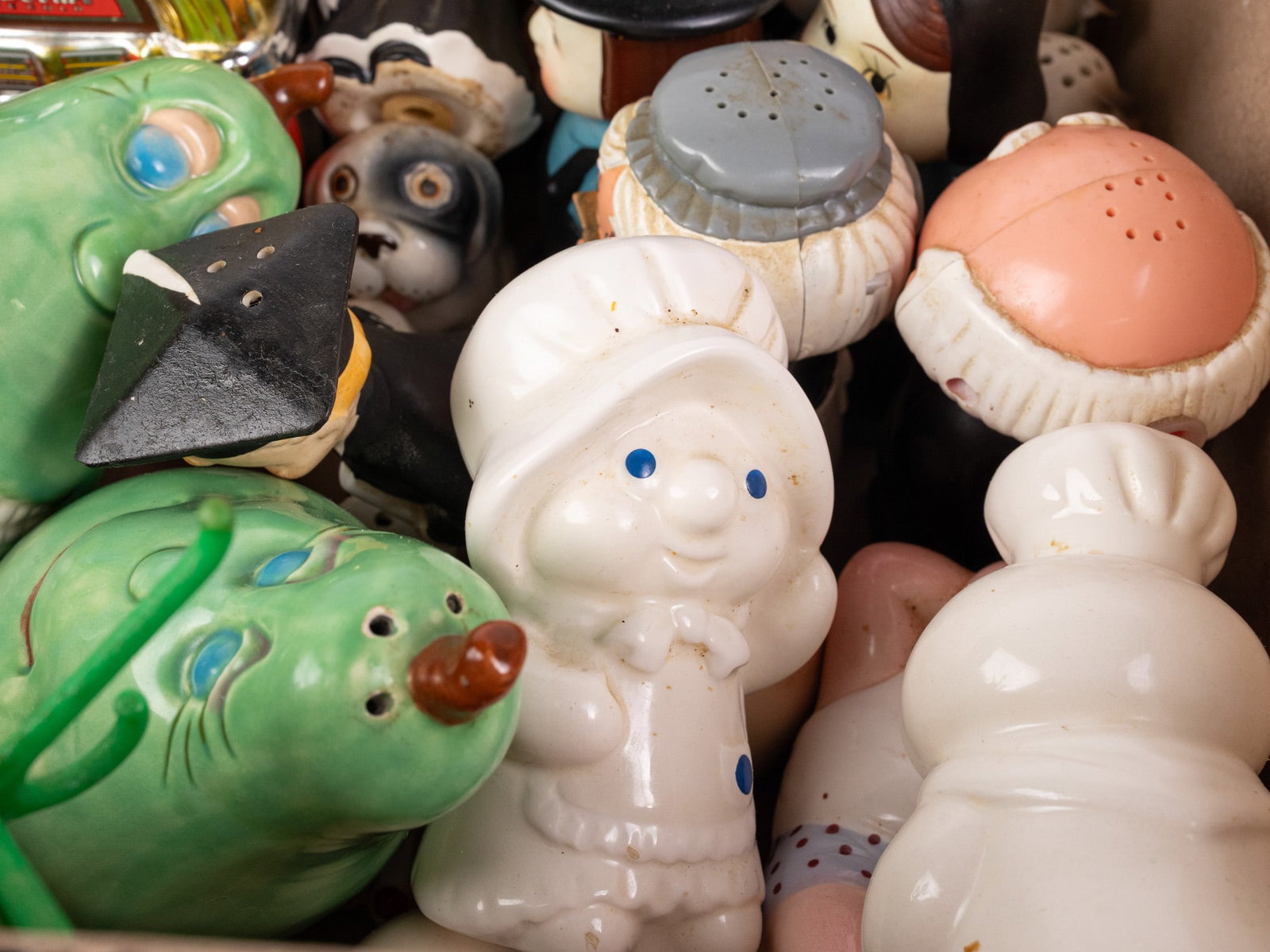 Lot of Vintage Novelty Salt and Pepper Shakers - 5