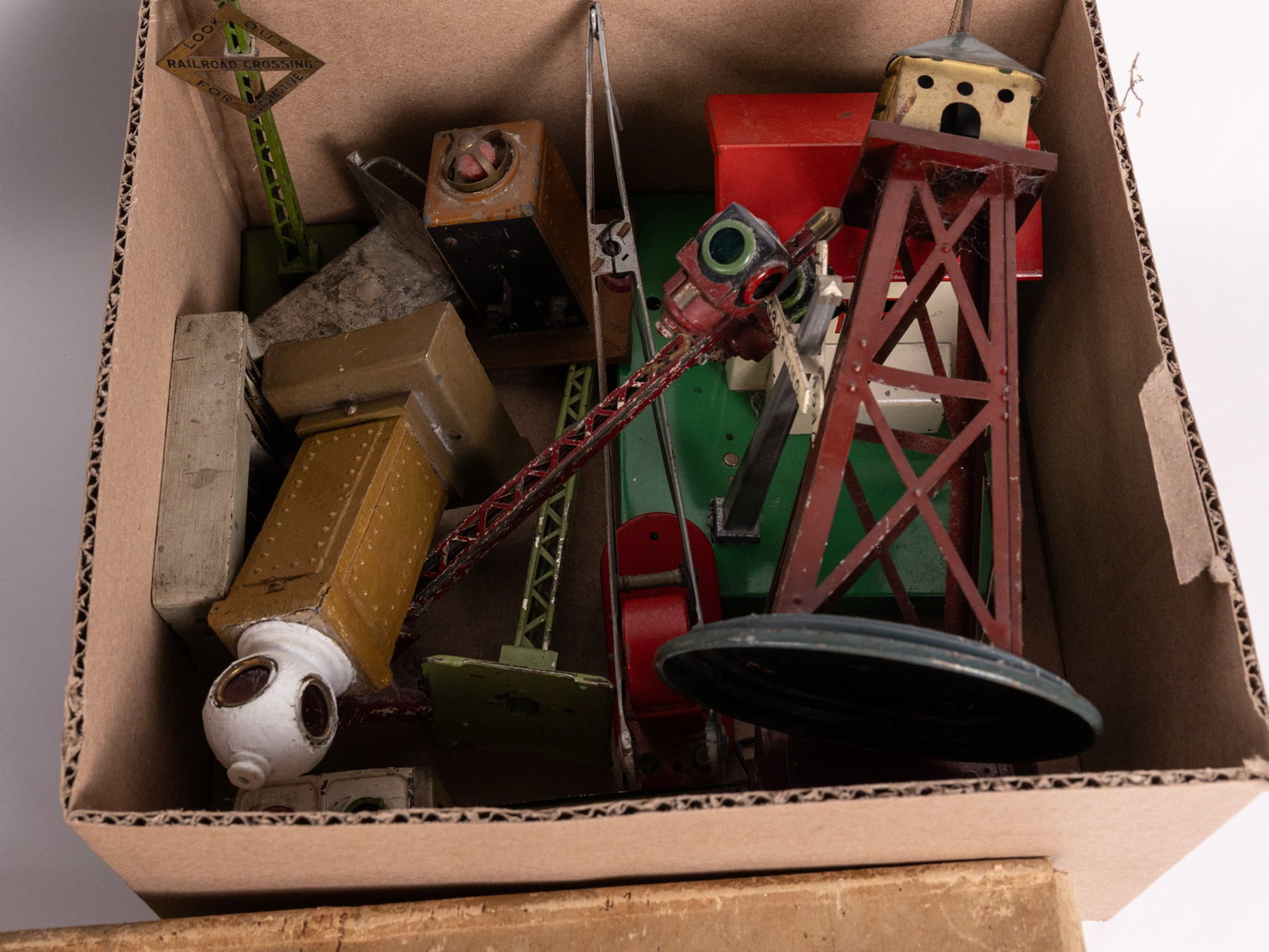 Lionel Pre-War Railcars & Assorted Railway Accessories - 2