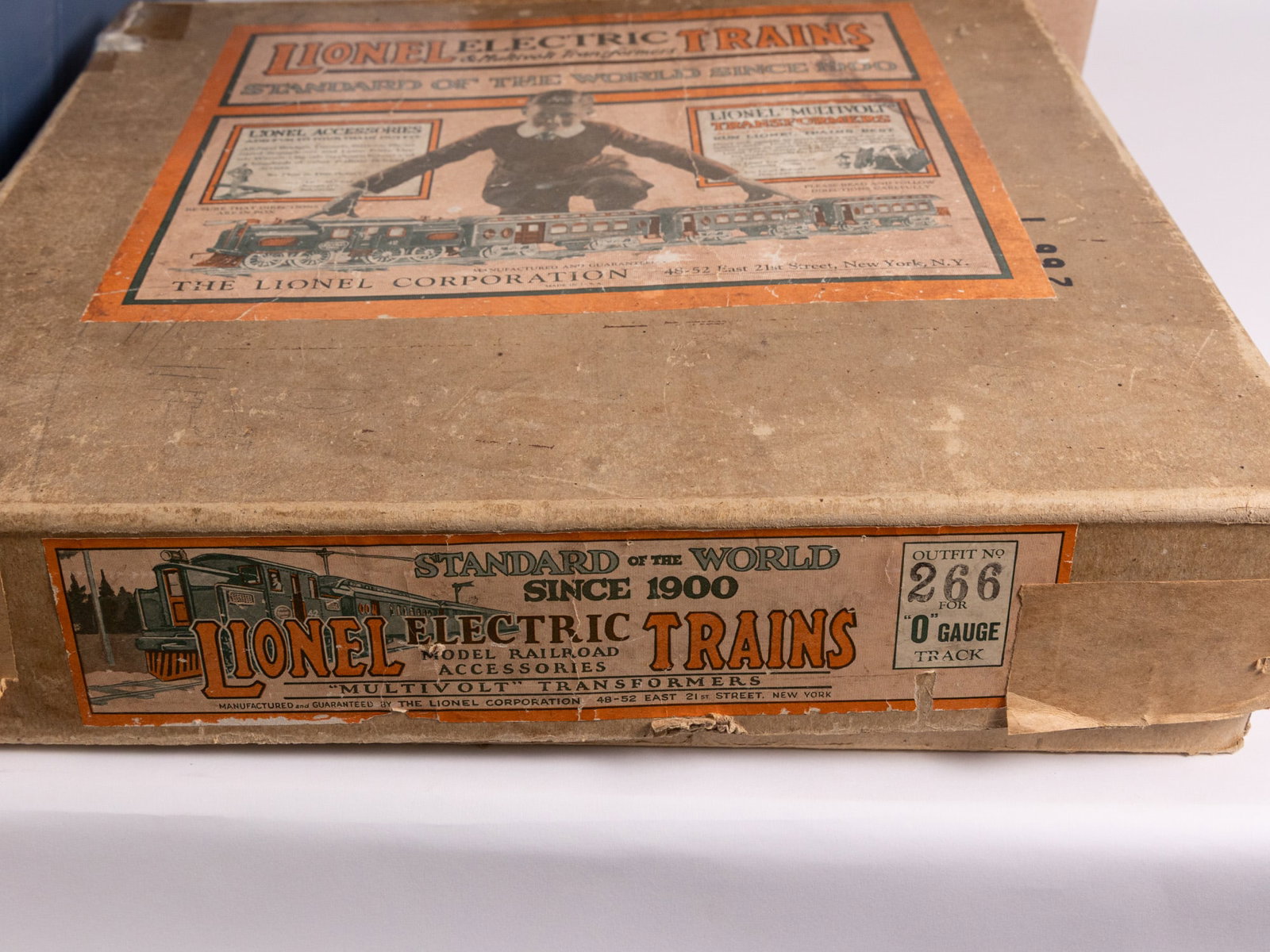 Lionel Pre-War Railcars & Assorted Railway Accessories - 4