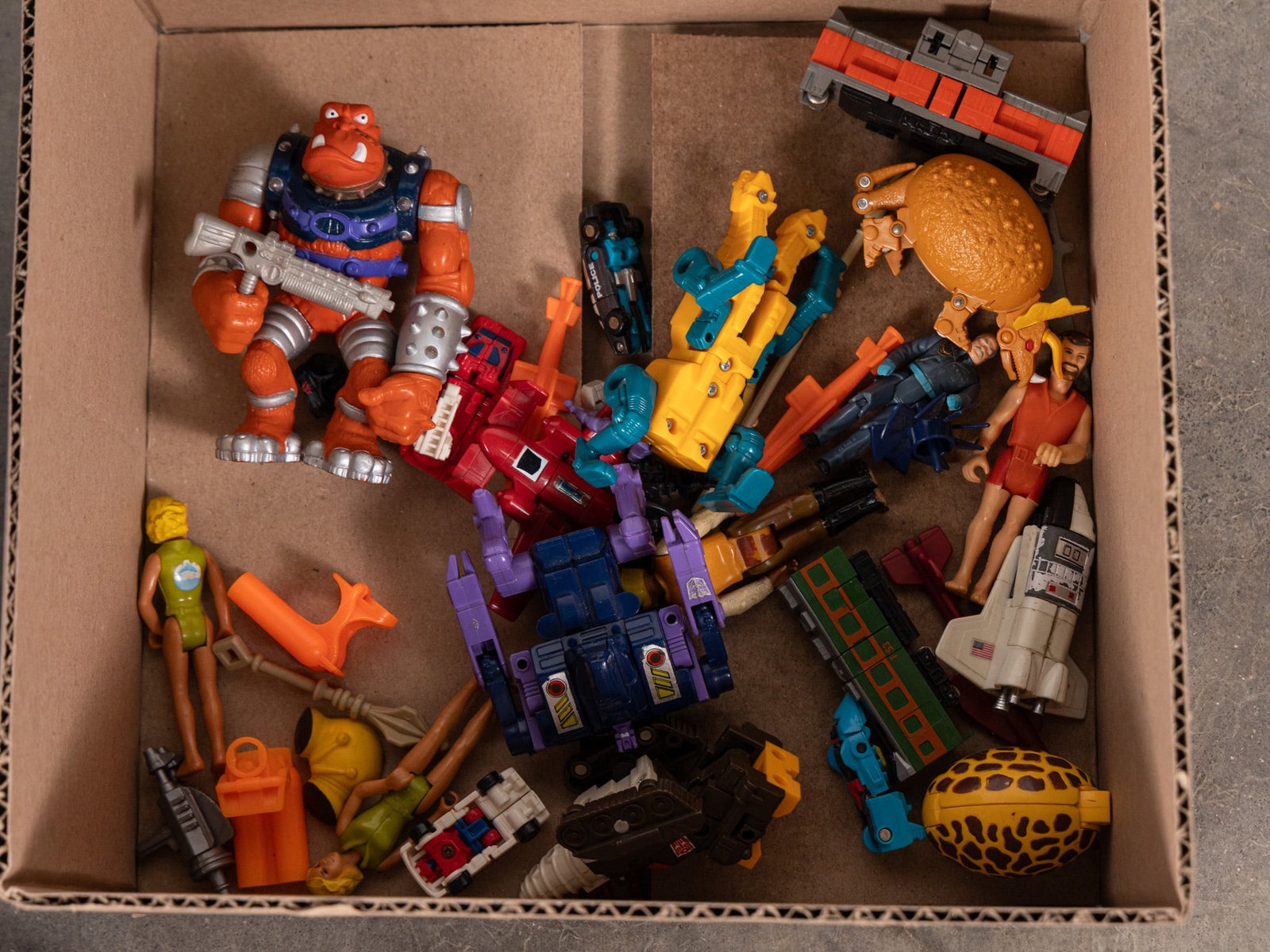 Assortment of Vintage Action Figures ft. Star Trek Play Sets - 3