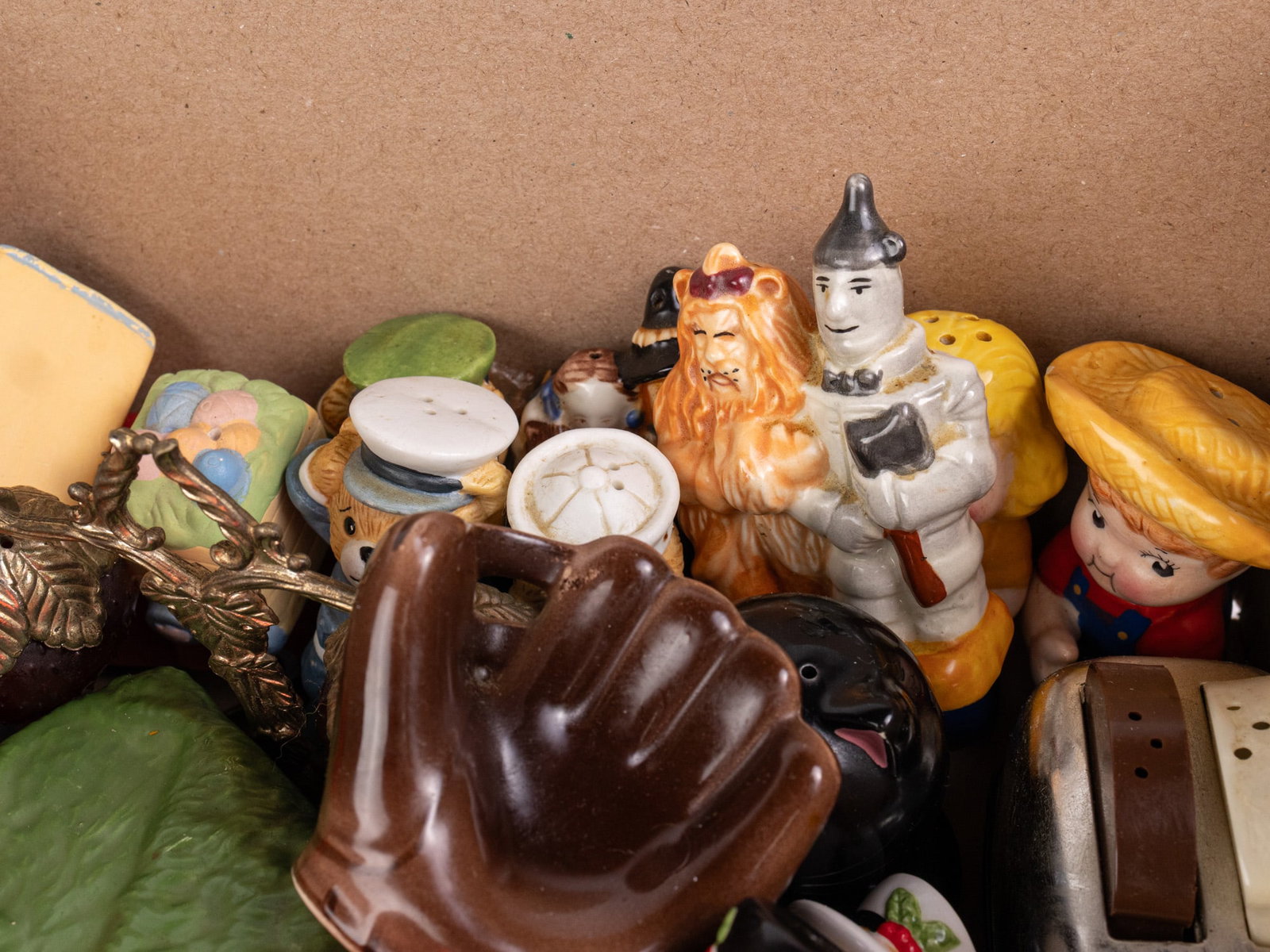 Lot of Vintage Novelty Salt and Pepper Shakers - 5