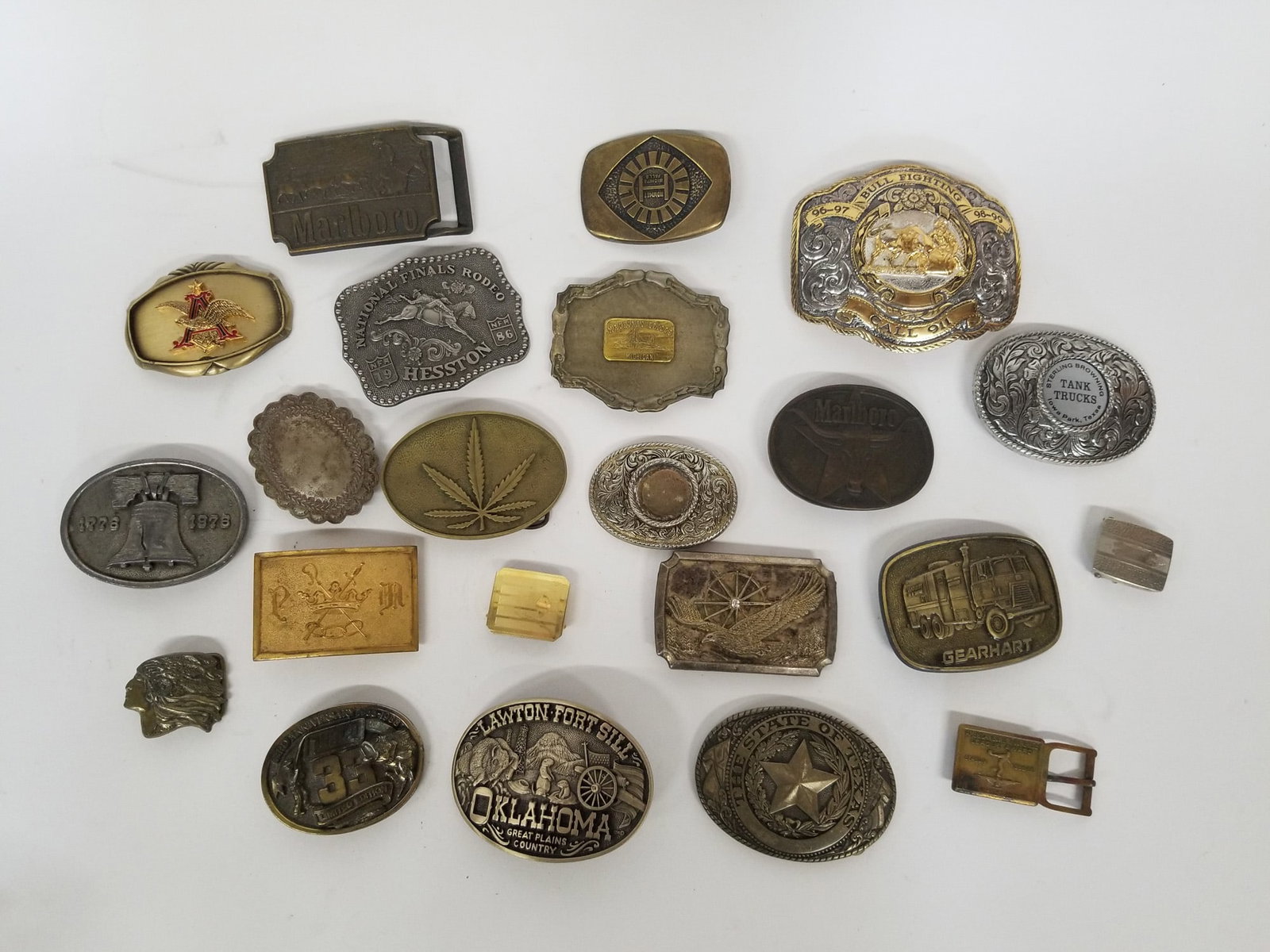 Assortment of Novelty Belt Buckles (1 of 5)