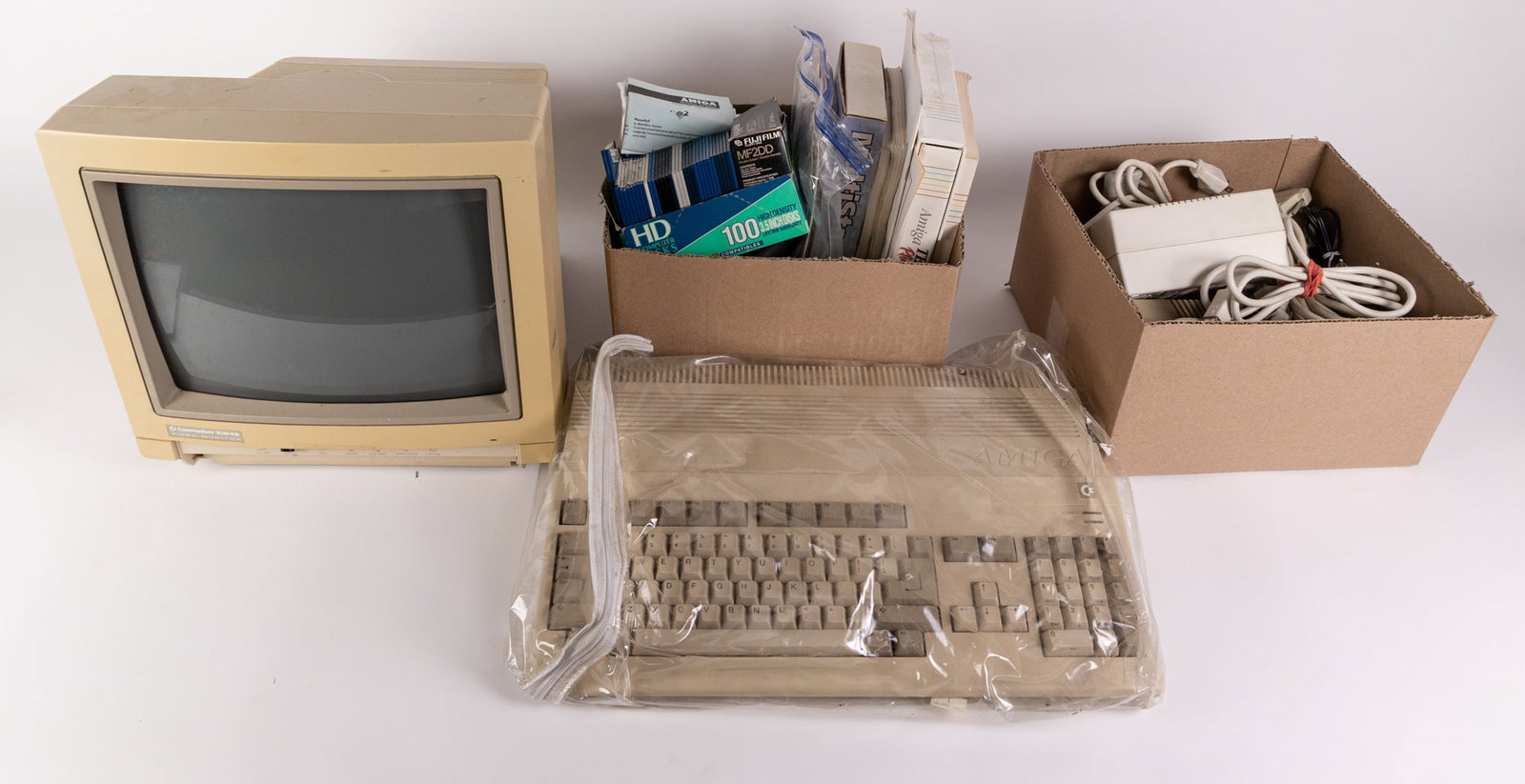 Vintage Commodore Amiga 500 System & Commodore 1084s Monitor (1 of 7)