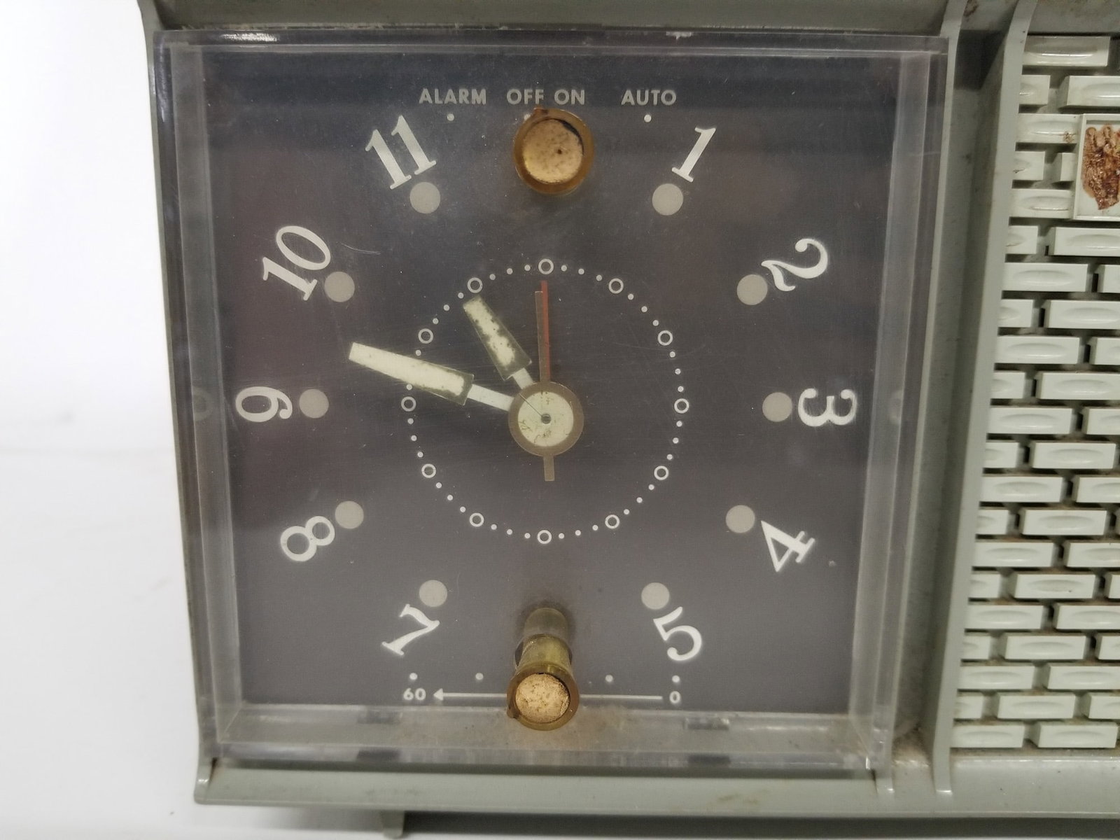 Vintage Zenith Analog Radio Clock Model S-54556 - 3
