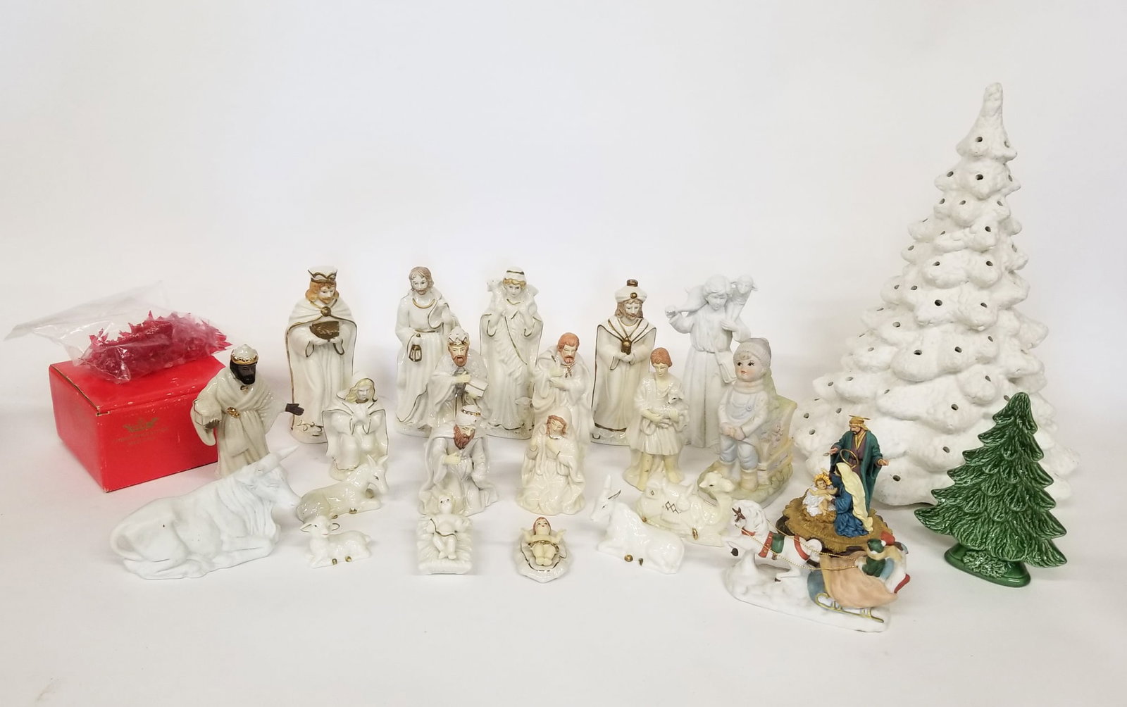 Assortment of Ceramic Christmas Decor (1 of 6)