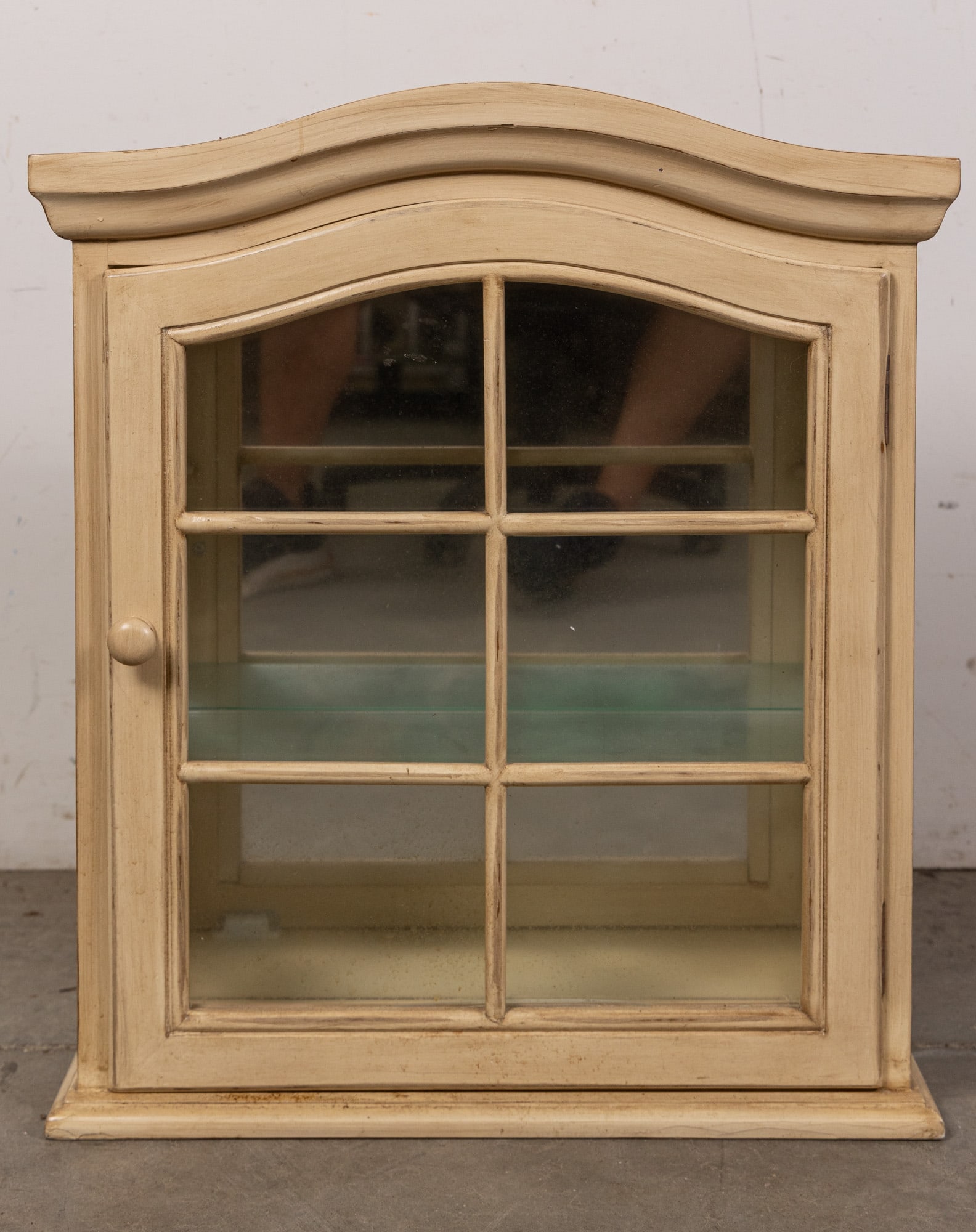 Vintage Bombay Company Wall Mounted Curio Cabinet: Vintage Bombay Company Wall Mounted Curio Cabinet Size 23" x 21" x 7" Literature Brooks Auction – Online Auction Terms & Conditions Contact: (856) 694-2960 | info@brooks.auction READ BEFORE