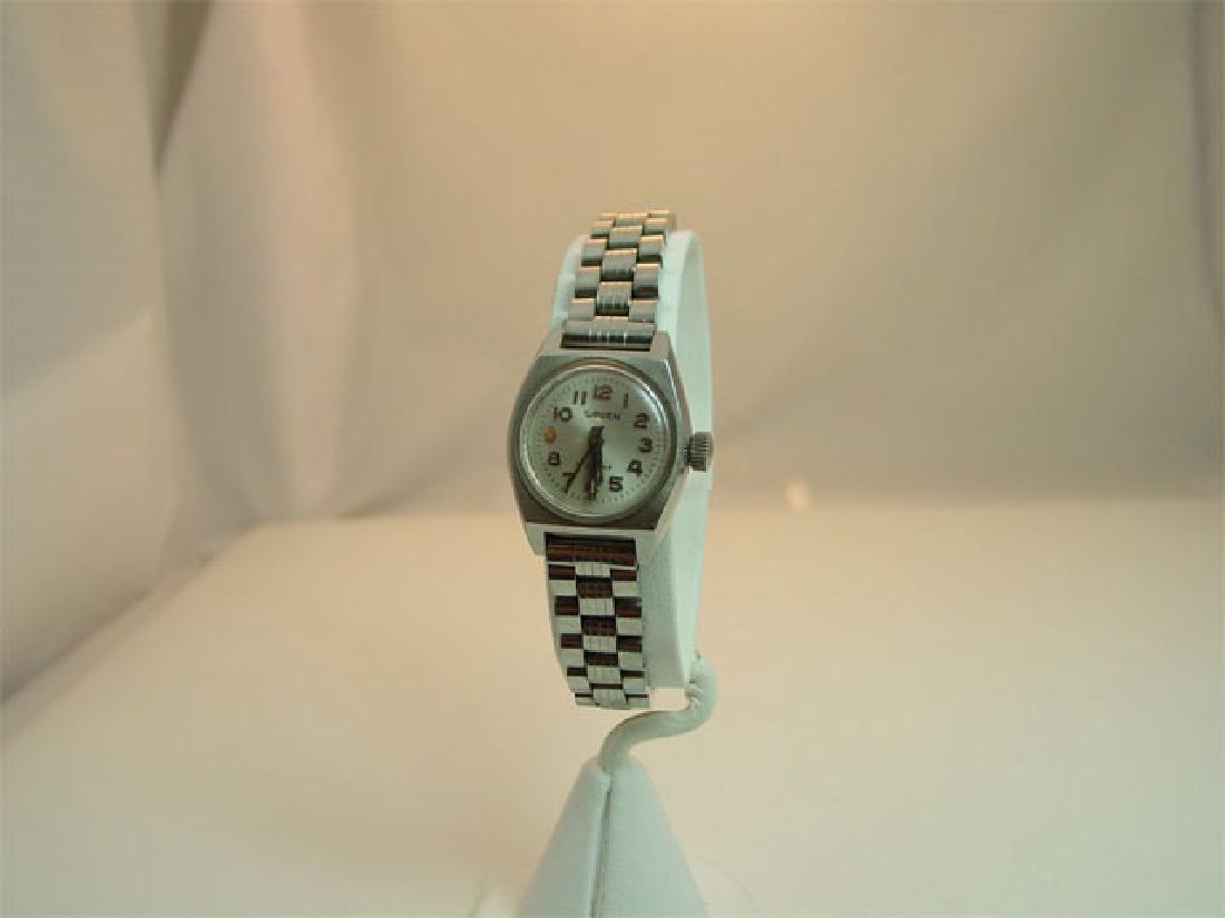 Vintage Gruen Stainless Steel Ladies Wristwatch: Watch: Ladies Vintage Stainless Steel Gruen Wristwatch Manufacturer: Gruen Condition: Very Good Size: 29mm x 22mm Movement: 17J Case: Stainless Steel Crystal Type: Plastic Estimated Date of Manufactur