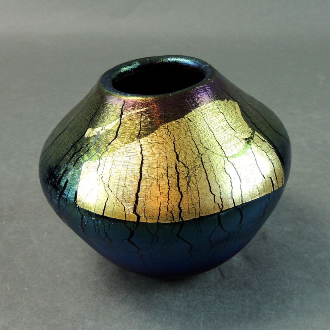 Robert Eickholt 1988 Iridescent Studio Art Glass Vase (1 of 7)