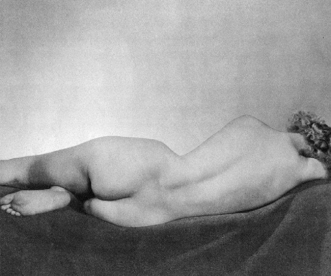 STANLEY JORDAN - Reclining Nude: Artist: STANLEY JORDAN Print Title: Reclining Nude Medium: Vintage Sheet-Fed Gravure Printer: Beck Engraving Company Printing Date: 1936 Image size (inches) approx. 8 x 7" No Reserve: This lot starts 
