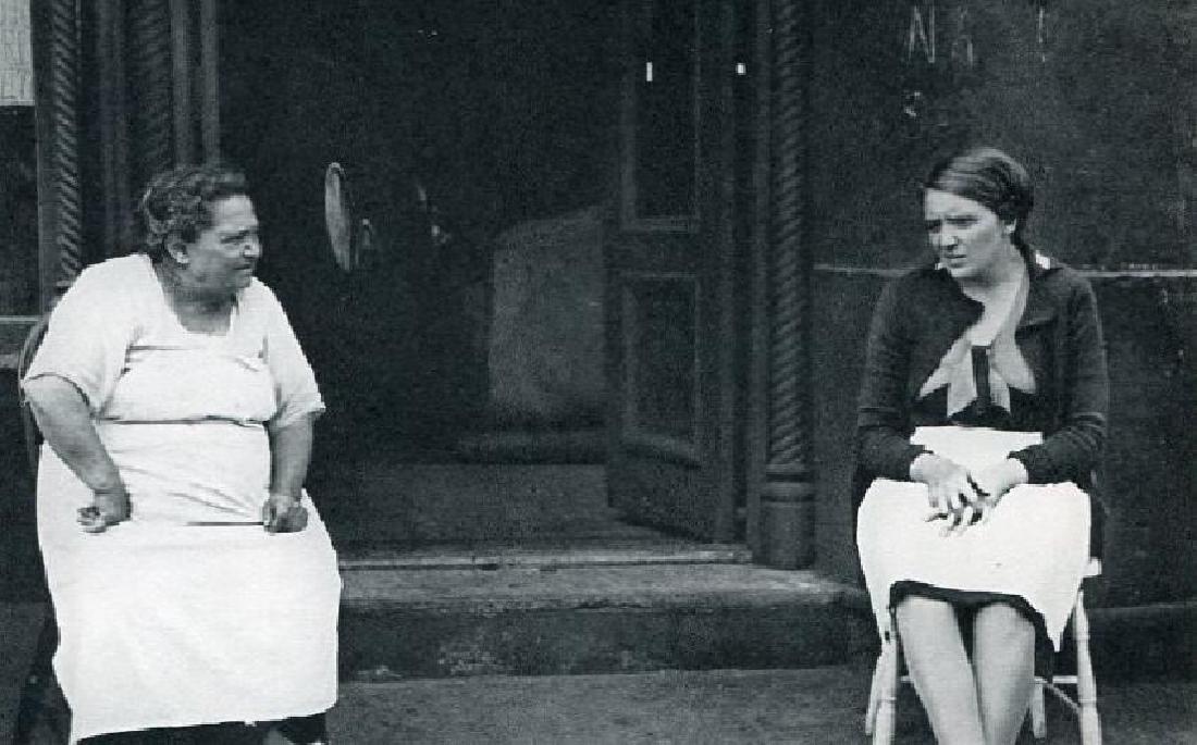 HELEN LEVITT - New York I: Artist: HELEN LEVITT Print Title: New York I Medium: Vintage Sheet-Fed Gravure Printed in Switzerland Printing Date: 1965 Image size (inches) approx. 6.5 x 4" No Reserve: This lot starts at $1 and has