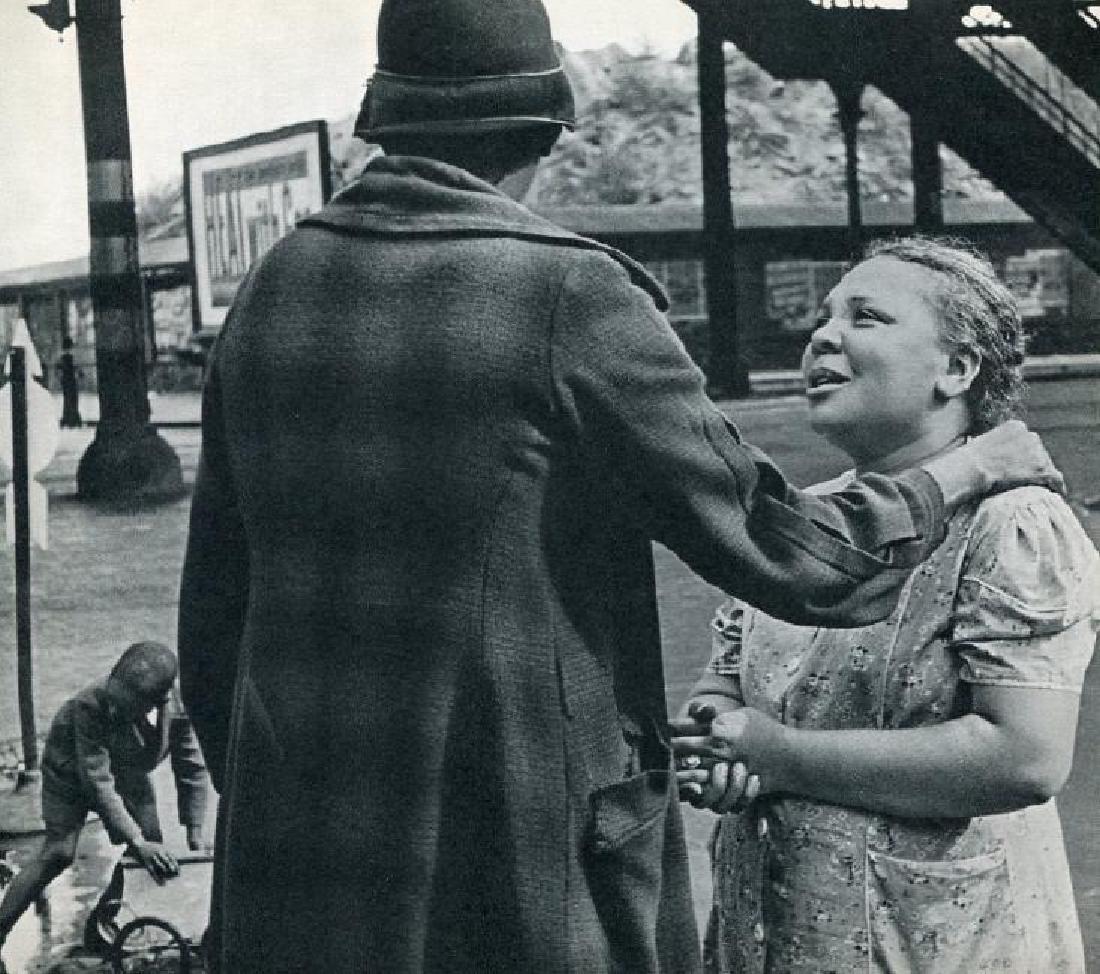 HELEN LEVITT - New York II: Artist: HELEN LEVITT Print Title: New York II Medium: Vintage Sheet-Fed Gravure Printed in Switzerland Printing Date: 1965 Image size (inches) approx. 9 x 7.5 No Reserve: This lot starts at $1 and has