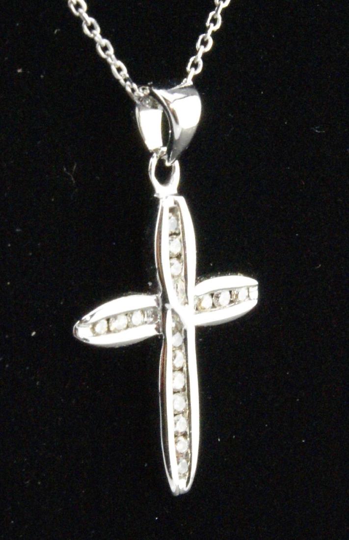 14k White Gold Diamond Cross Pendant, 0.25 ctw (1 of 6)