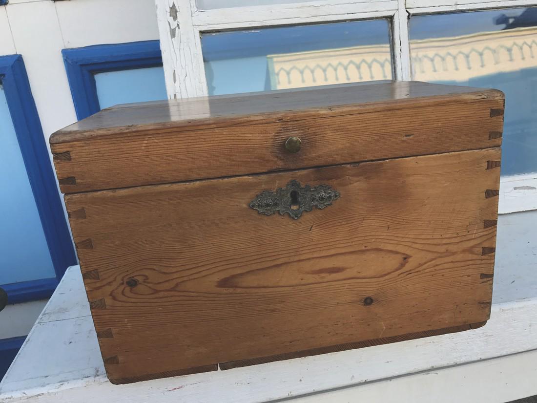 Rare Yellow Pine Primitive Southern Sugar Box (1 of 6)