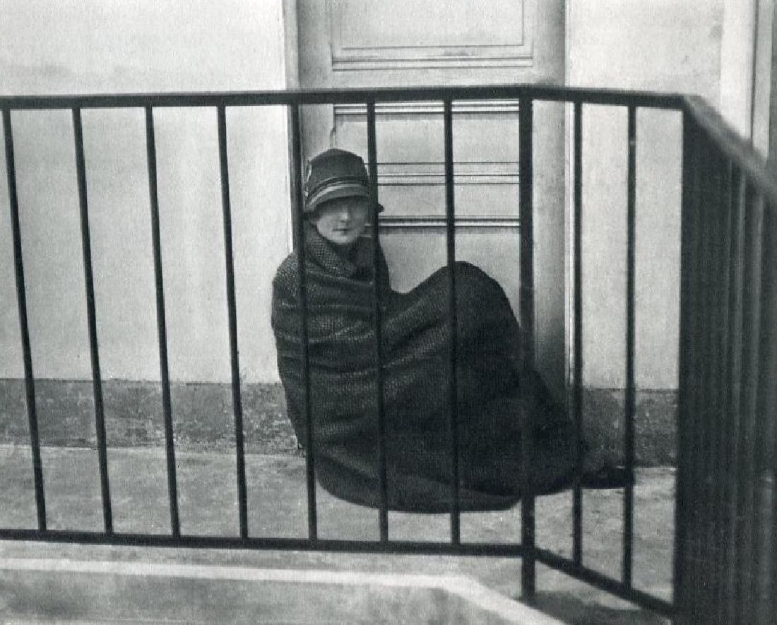 ANDRE KERTESZ - Miss Johnson, 1927 Paris: Artist: ANDRE KERTESZ Print Title: Miss Johnson, 1927 Paris Medium: Sheet-Fed Gravure Printed in 1972 by Braun - Mulhaus - France Image size (inches) approx. 9 x 7" Andre Kertesz, born Kertesz Andor,