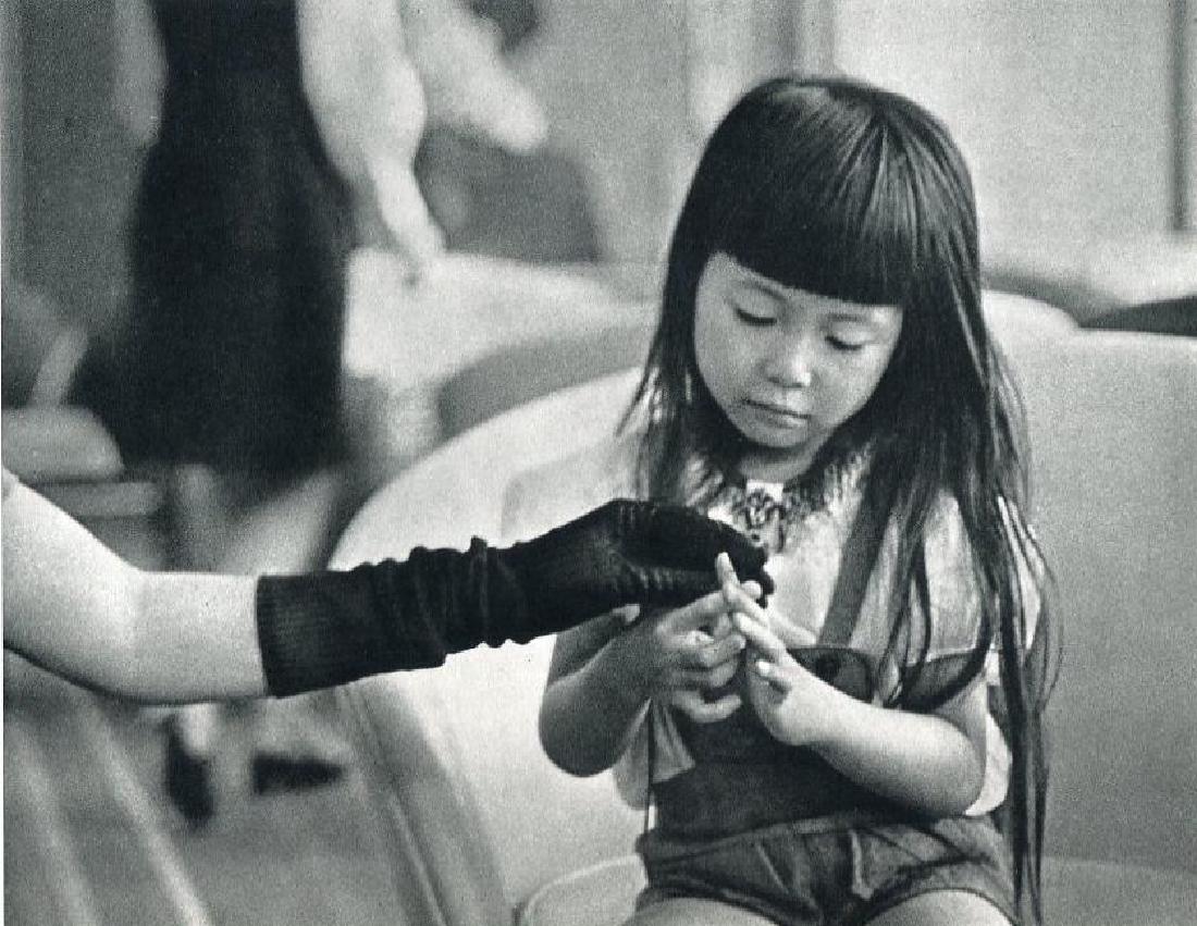 ANDRE KERTESZ - Hand Play, 1968 Tokyo: Artist: ANDRE KERTESZ Print Title: Hand Play, 1968 Tokyo Medium: Sheet-Fed Gravure Printed in 1972 by Braun - Mulhaus - France Image size (inches) approx. 8 x 6" Andre Kertesz, born Kertesz Andor, was