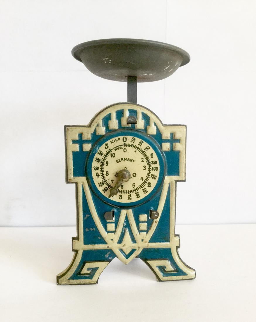 Tin Penny Toy Scale, 1920's (1 of 3)