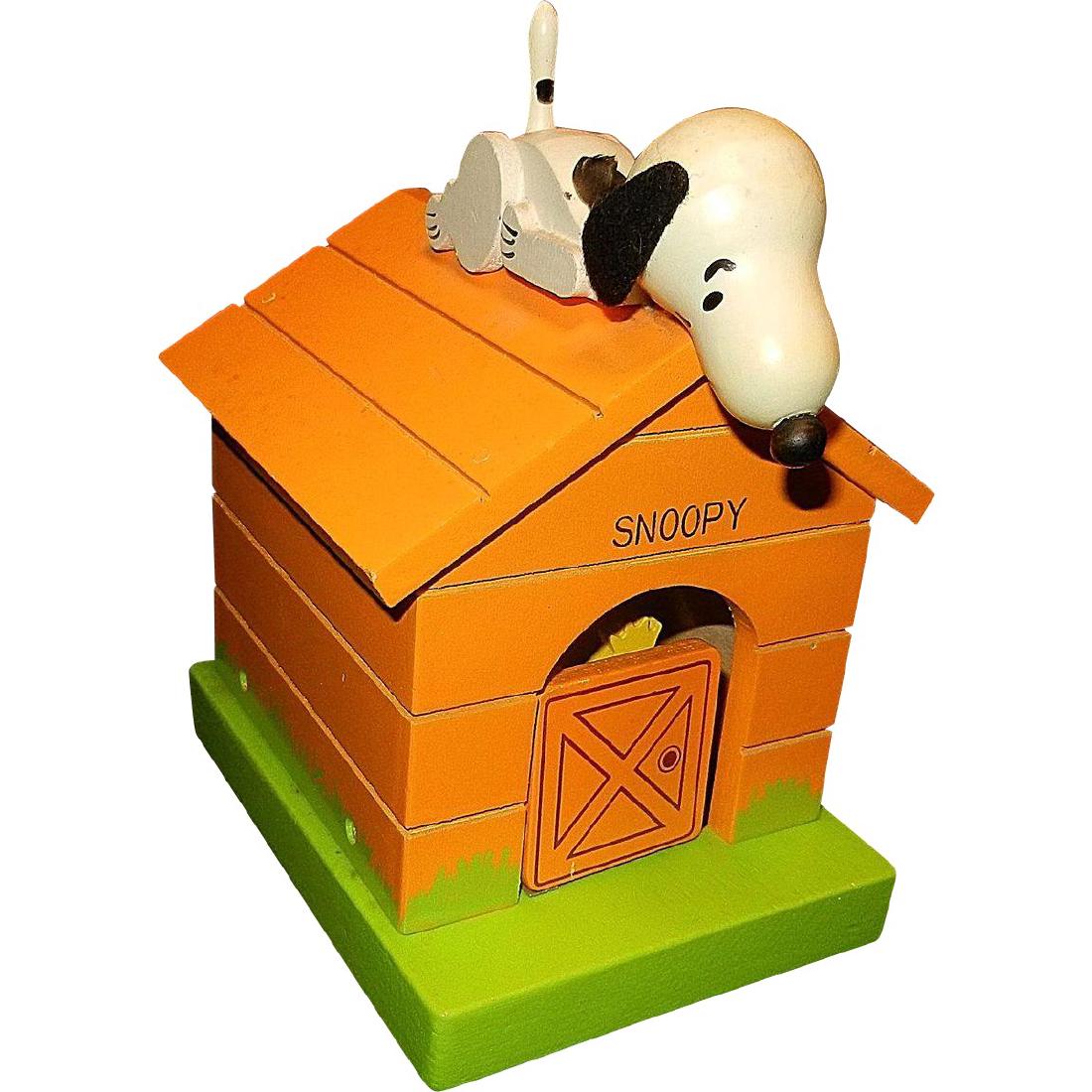 Vintage 1970 Snoopy Wooden Dog House Music Box (1 of 5)