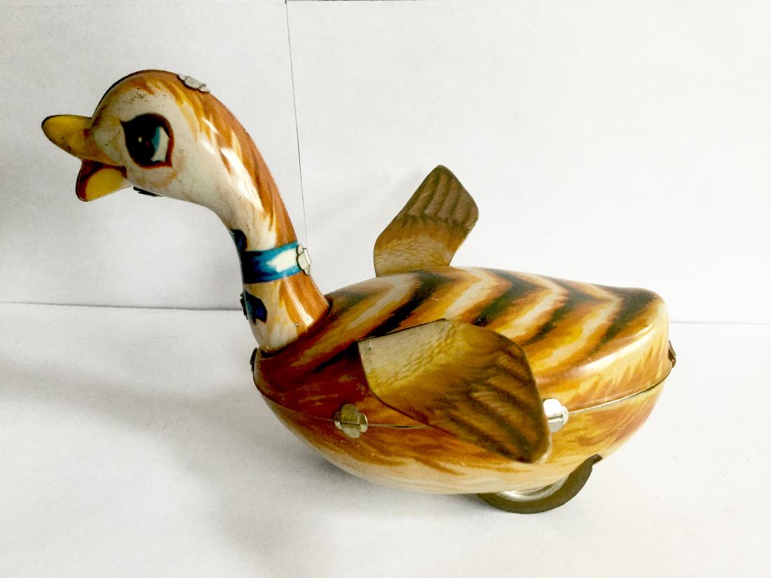 Tin Friction Toy "Quacking" Duck: Tin Friction Toy "Quacking" Duck, Tin Litho, Head Moves and Quacks, Mint Condition, Japan, 1950's, 3 1/4" tall x 4 1/8" wide x 4 7/8" long Please note that this lot has a confidential reserve. When yo
