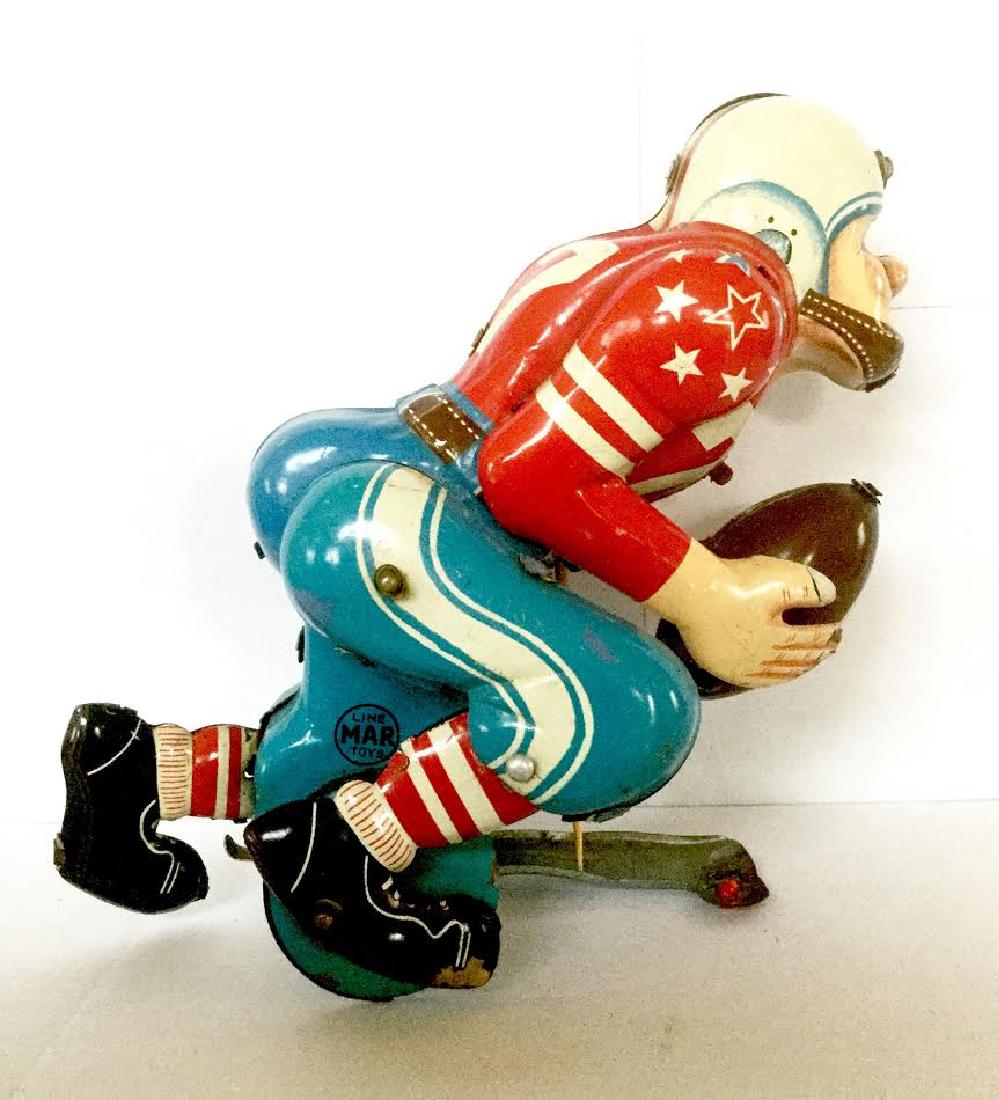 Tin FOOTBALL Playing Wind Up Toy (1 of 5)