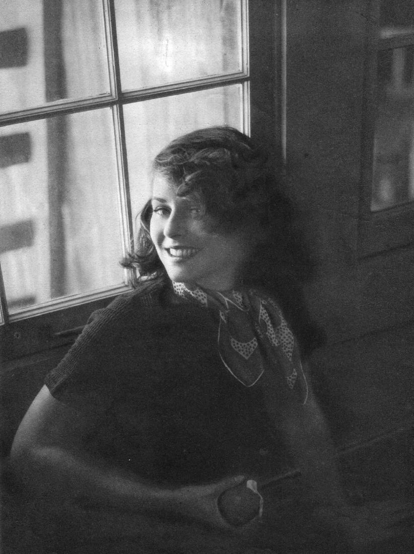 TONY VON HORN - Paulette Goddard: Artist: TONY VON HORN Print Title: Paulette Goddard Medium: Sheet-fed Gravure Printed by Beck Engraving in USA in 1936 Image size (inches) approx. 8" x 11" Toni von Horn (1899-1970) was among the firs