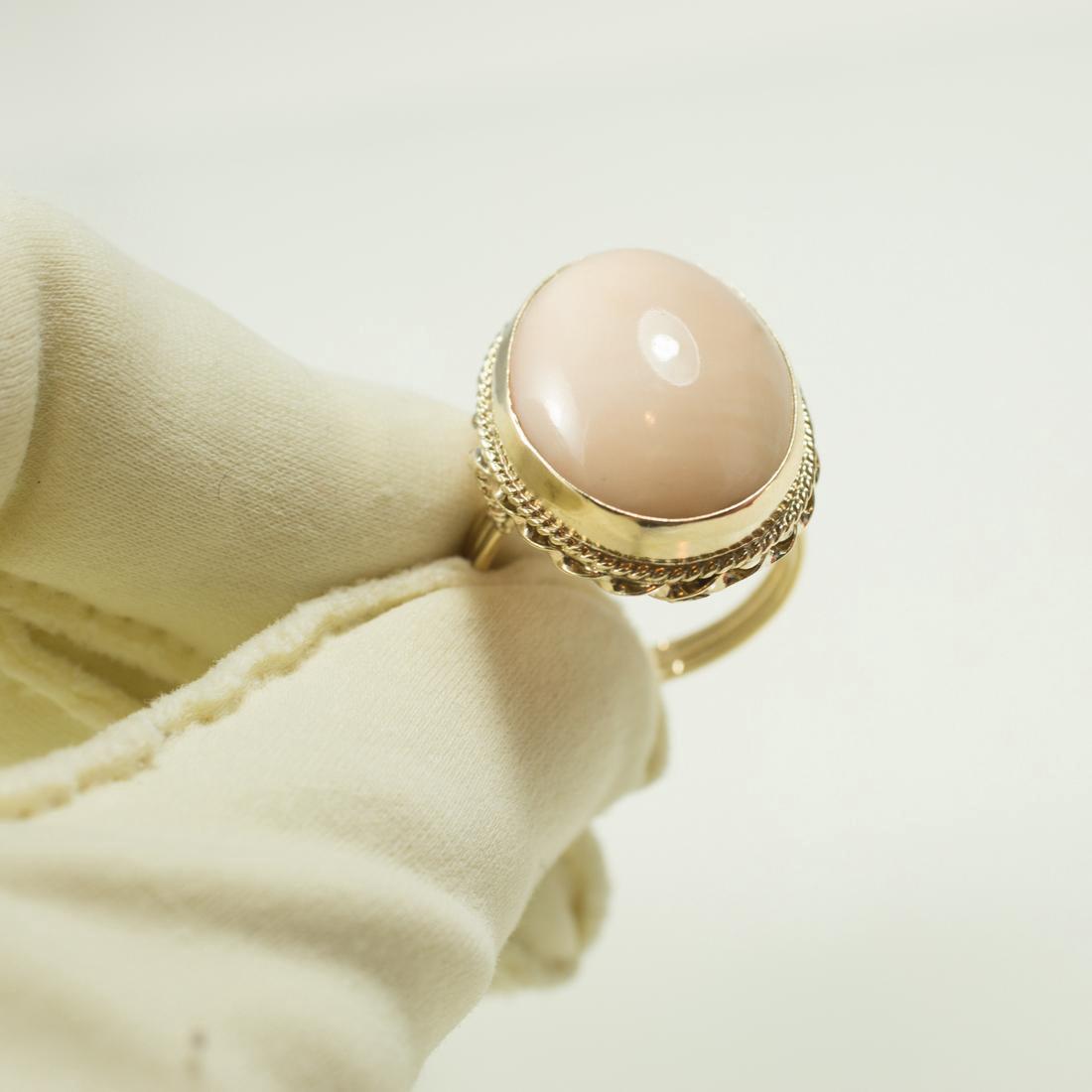 Vintage 14k Gold Pink Coral Oval Cabochon Ring (1 of 9)