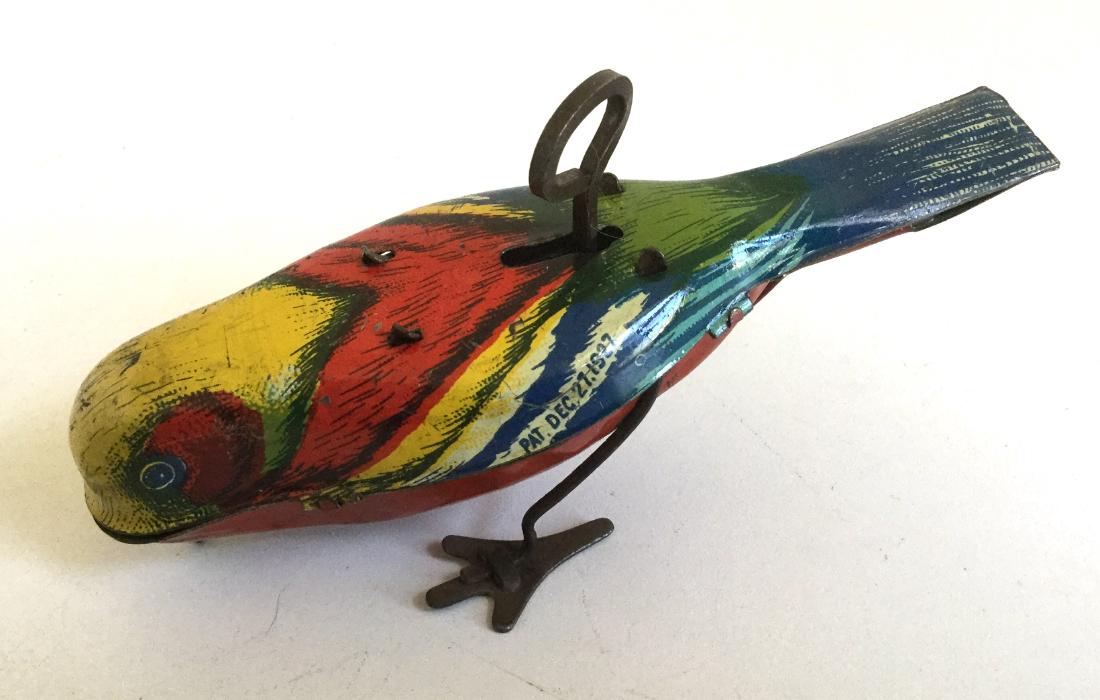 Pecking Bird Tin Litho Wind Up Toy: Pat. Dec. 27, 1927. Possibly J Chein & Co. It has the same type of fixed key. Works well. 5 1/4" by 2 " by 2 1/2" Please note that this lot has a confidential reserve. When you leave a bid in advance
