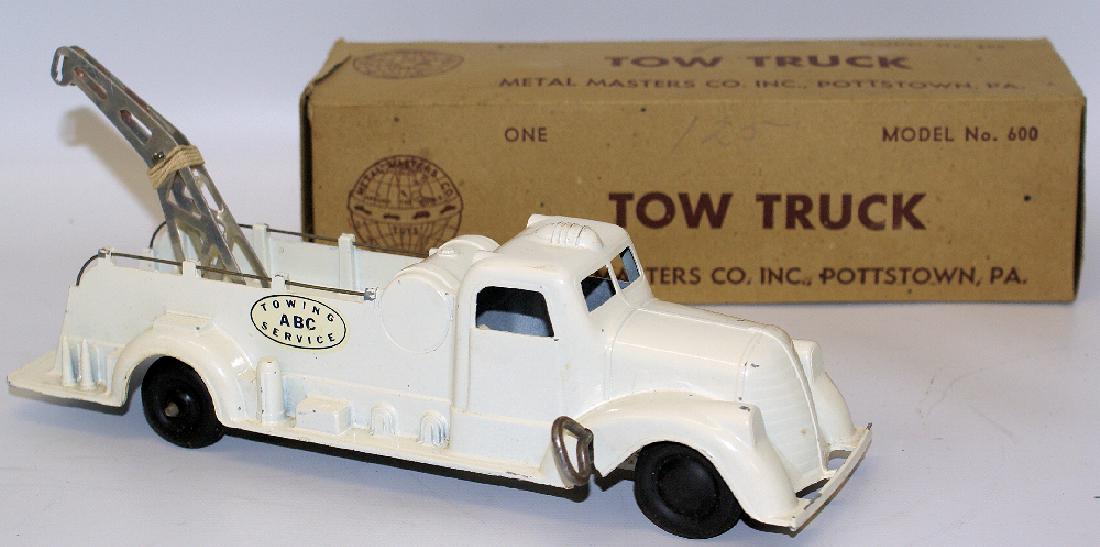 Vintage 1938 Wind-up METAL MASTERS #600 ABC Tow Truck: Vintage 1938 Windup Aluminum METAL MASTERS #600 ABC Towing Service TOW TRUCK Toy. Nice diecast truck with aluminum wrecking boom. Measures 11" long. A few small paint chips otherwise excellent+ to LN 
