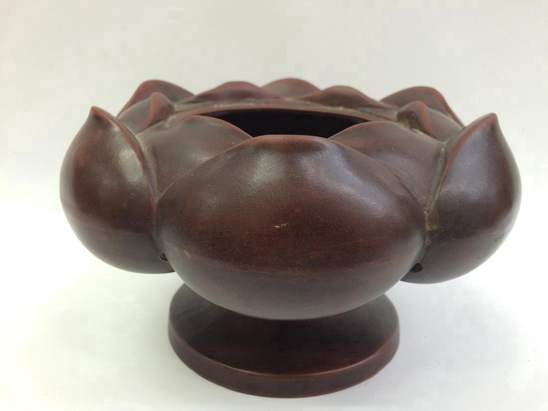 20th Century Yixing Incense Burner: 20th Century Yixing Incense Burner 5"high x 8"wide Please note that this lot has a confidential reserve. When you leave a bid in advance of the auction, submit your maximum. Jasper52 will bid on your 