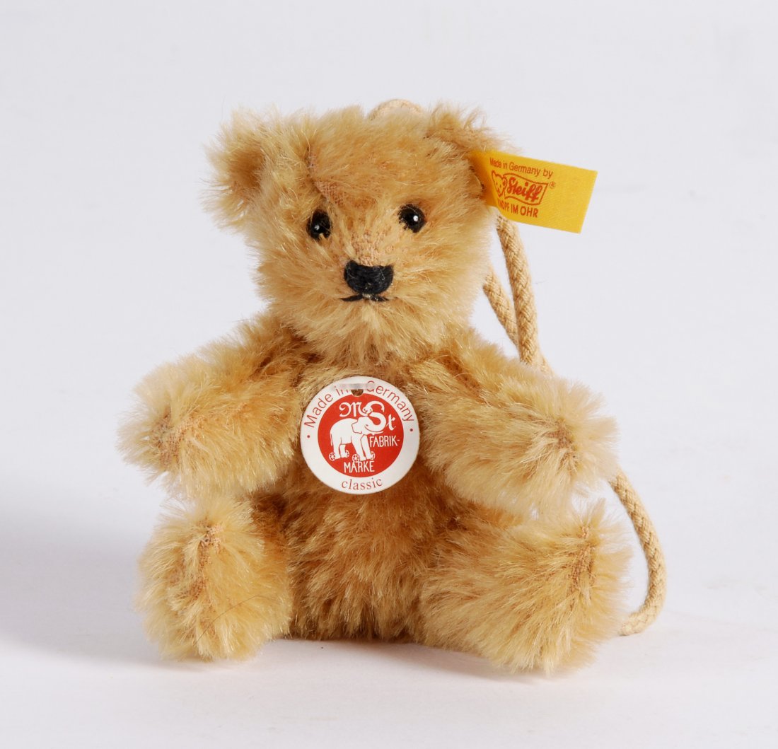 Steiff Bear: Steiff Bear. Size: 3.5” h x 3” w x 2.25” d Please note that this lot has a confidential reserve. When you leave a bid in advance of the auction, submit your maximum. Jasper52 will bid on your be