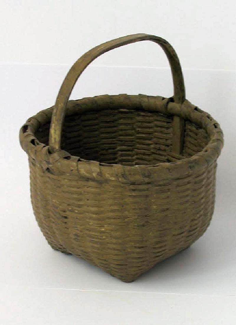 Small Painted Basket in Moss Green Paint (1 of 2)