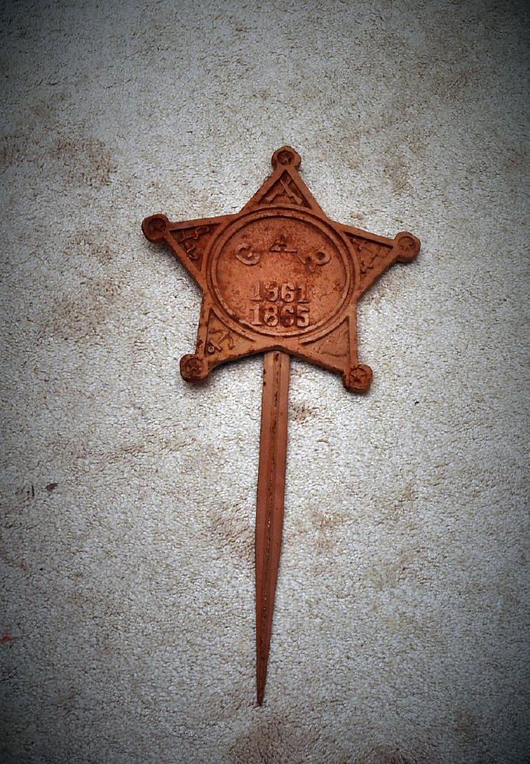 19th Century Civil War Grave Marker: 19th Century Civil War Grave Marker. Made of cast iron - 21" long / 10" wide Please note that this lot has a confidential reserve. When you leave a bid in advance of the auction, submit your maximum.