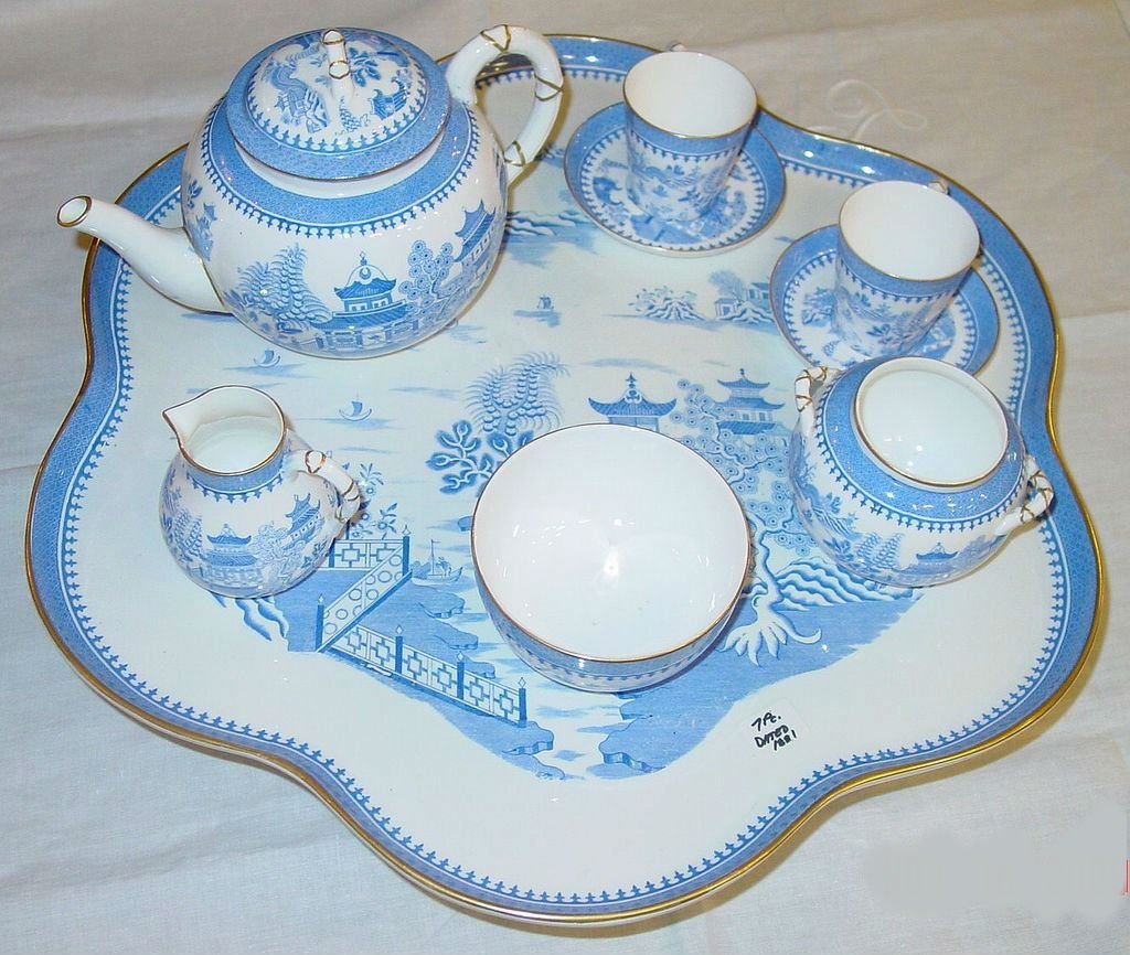 1881 Royal Worcester 7 Piece Blue Willow TeaSet Platter: 1881 Royal Worcester Blue Willow Tea set with Footed Platter. This is a wonderful tea set which includes the teapot, 2 cup & saucers, creamer, sugar, waste and large footed platter/pedestal tray. Ther