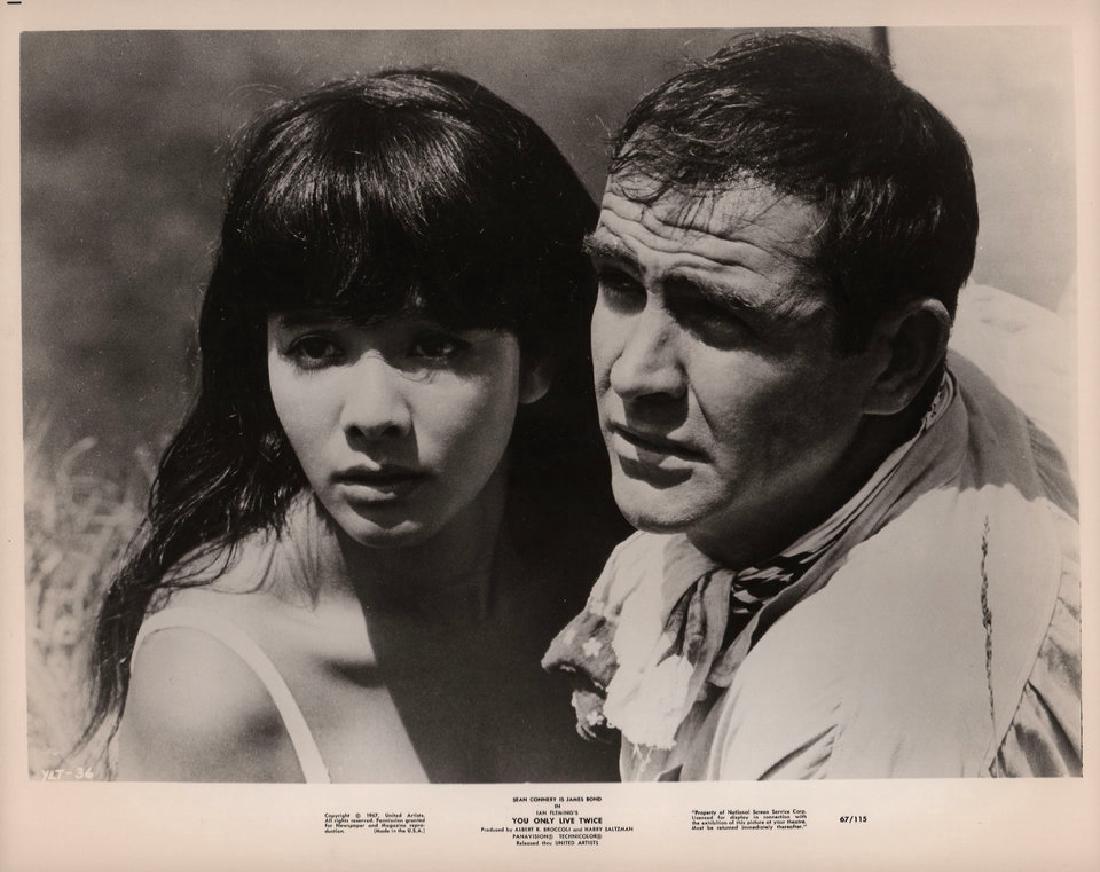 You Only Live Twice 1967 U.s. Silver Gelatin Photo: you only live twice 1967 u.S. Silver gelatin photo date: 1967 country usa size approx: silver gelatin single-weight photo 8 x 10 inches condition: fine connery as james bond Please note that this lot 