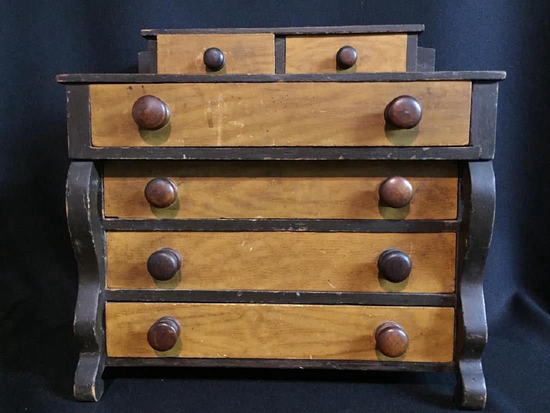 Pennsylvania Miniature Paint Decorated Chest of Drawers (1 of 10)