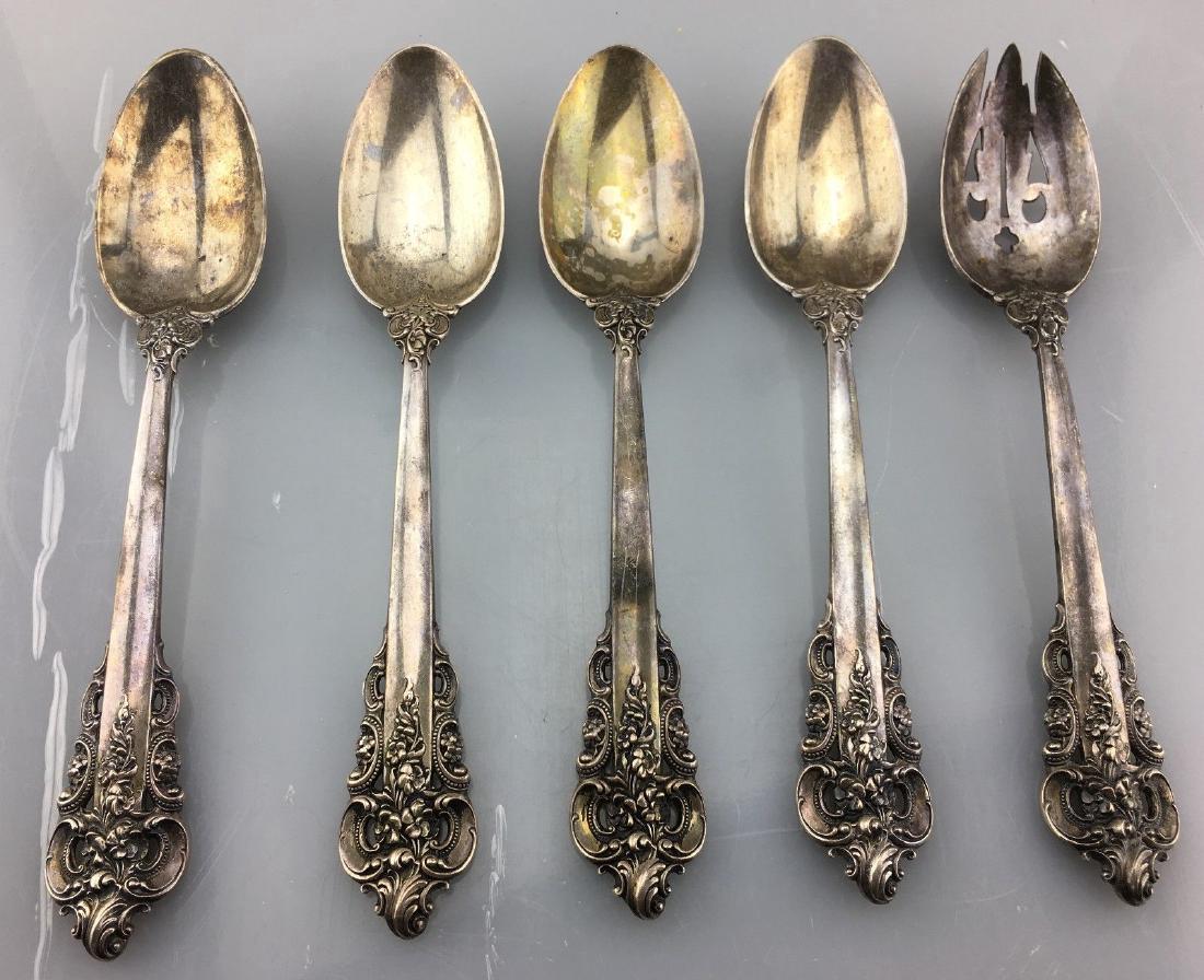 Wallace Grande Baroque Sterling Silver Serving Set: Wallace Grande Baroque Sterling Silver Serving Set. The weight is 534.2 grams. Wallace Silversmiths is a prominent American manufacturer of sterling silver, founded by Robert Wallace in 1815. As the G