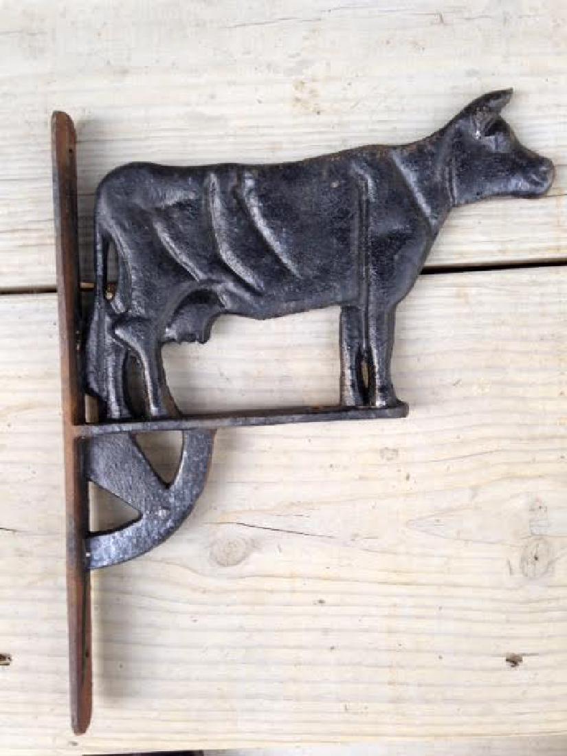 Vintage Cast Iron Bracket 1940 (1 of 4)