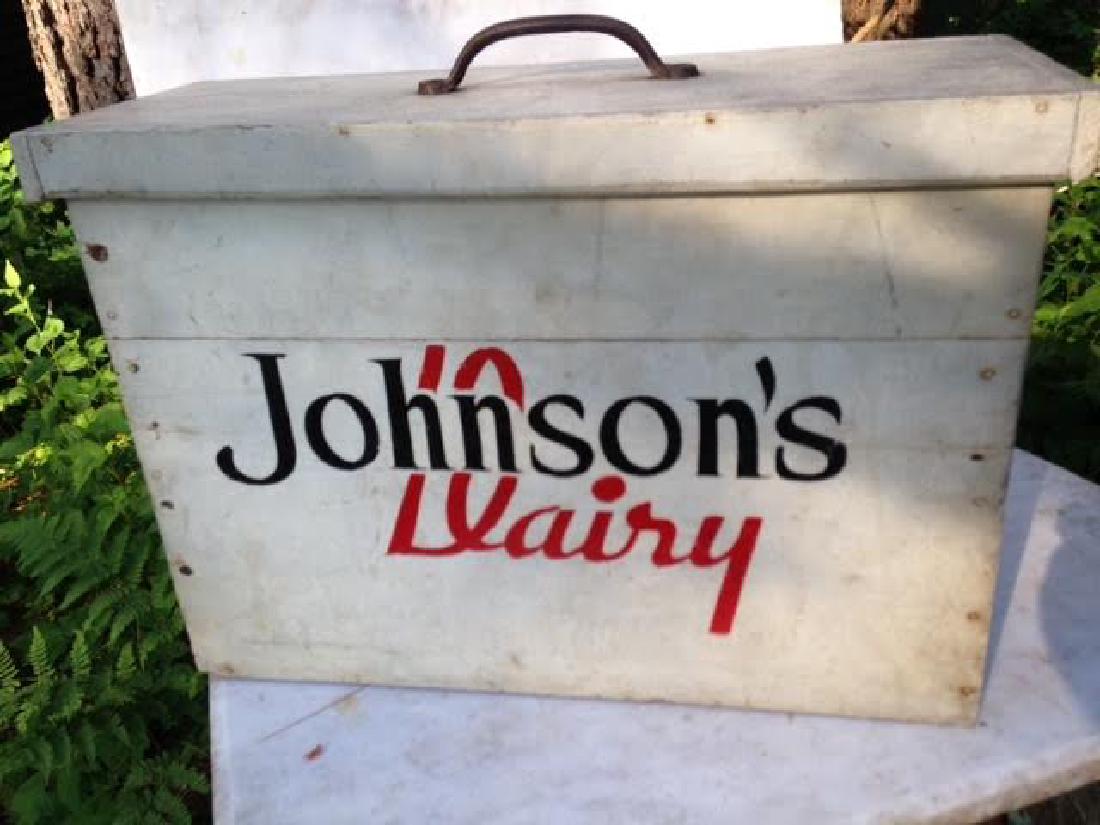 Johnson's Dairy Wooden Milk Box 1940 (1 of 4)