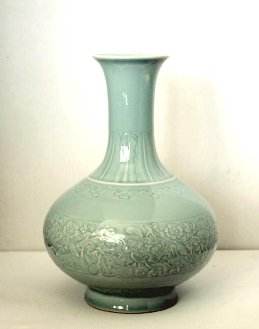 Chinese Celadon Green Glaze Vase, Qianlong Reign Mark (1 of 4)