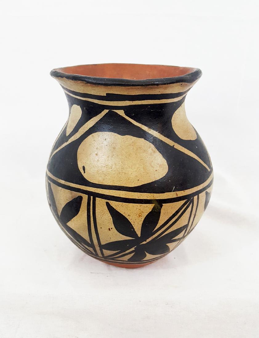 Santo Domingo Pueblo Pottery Jar Ca 1920's (1 of 5)