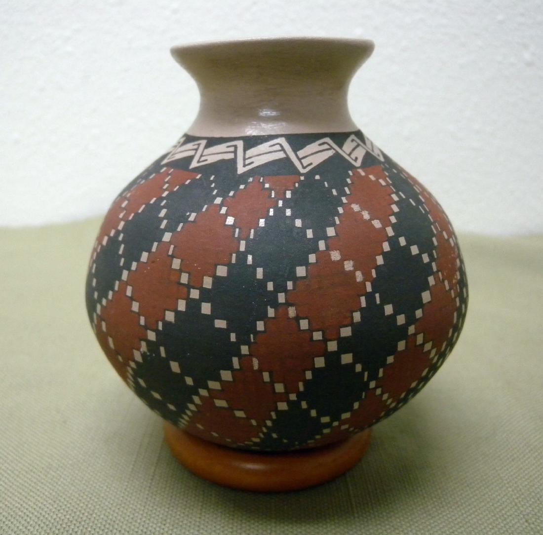 Art Pottery Mata Ortiz Handcrafted Jar Vase Juan Mora (1 of 7)