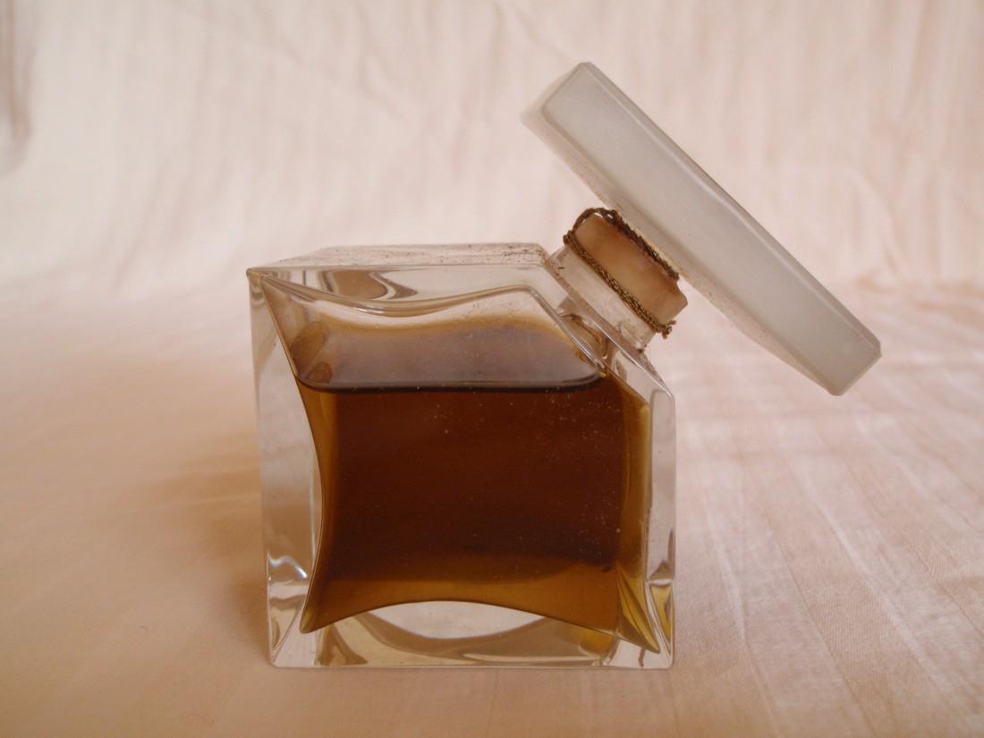 Les Parfums YBRY Paris Perfume Bottle in Box (1 of 10)