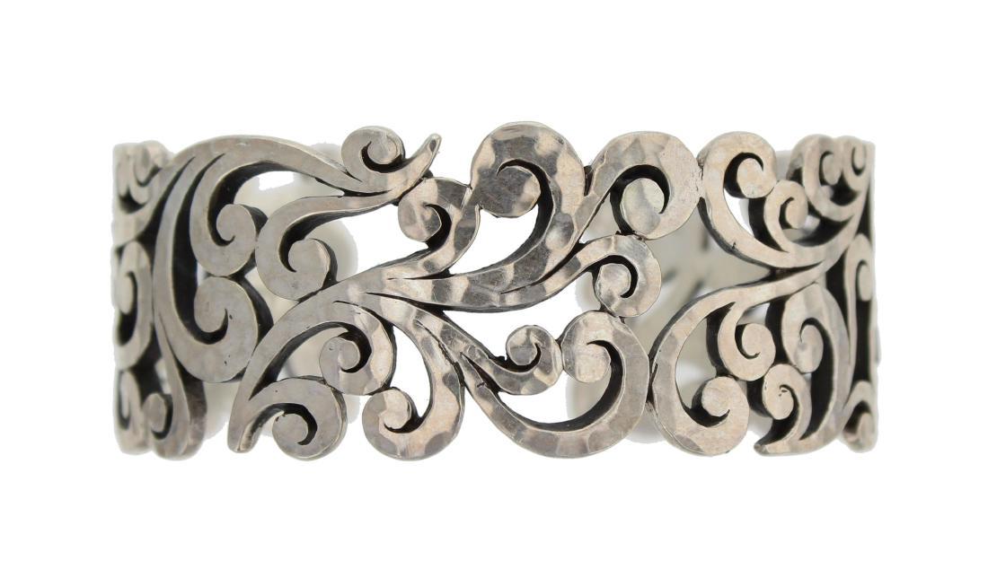 Lois Mill Sterling Silver Fashion Bracelet: Sterling Silver Fashion Bracelet Lois Mill. Weight: 46.7 Grams, Size: 5" inner, 1" Gap, 6" Total. Metal Purity: 0.925 No Reserve: This lot starts at $1 and has no reserve as a courtesy so that collect