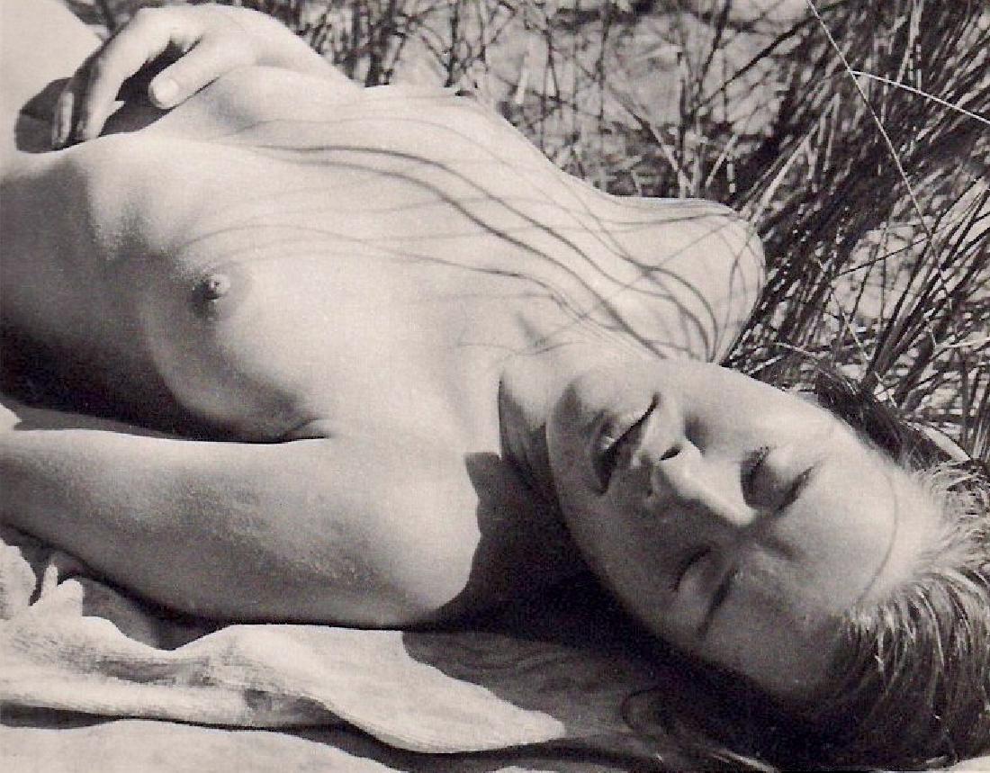 ANDREAS FEININGER - Nude in Repose: Artist: ANDREAS FEININGER Print Title: Nude in Repose Medium: Sheet-Fed Gravure Printing Date: 1933 Printed Braun & Cie, France Image Size: 7.5" X 5.5" No Reserve: This lot starts at $1 and has no res