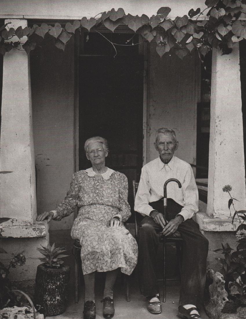 EDWARD WESTON - Mr & Mrs Fry, Texas 1941: Artist: EDWARD WESTON Print Title: Mr & Mrs Fry, Texas 1941 Medium: Sheet-Fed Gravure Printing Date: 1985 Printed France Image Size: 6.5" X 8" Edward Weston was a 20th-century American photographer. H