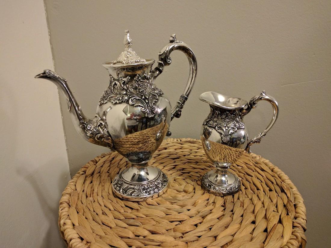 Set of 2 Antique Lunt Eloquence Silverplated Teapots (1 of 4)
